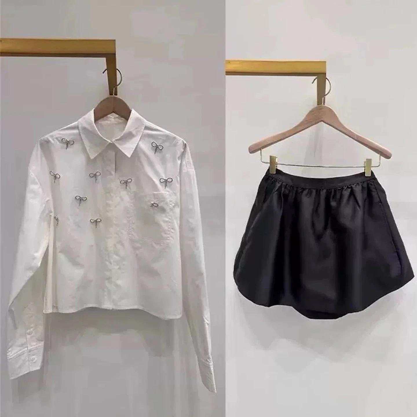 Fashionable Pure Color Knot Flower Decoration Shirt Top 2025 Autumn Winter New Style Versatile Mj Streetwear
Fashionable Pure Color Knot Flower Decoration Shirt Top 2025 Autumn Winter New Style Versatile Mj Streetwear