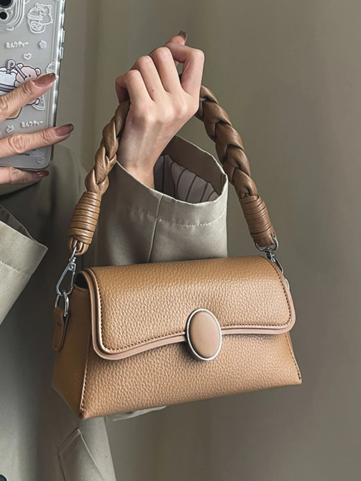 Retro Fashion Texture Underarm Bag Female Personalized Handheld Design Small Square Bag New PU Single Shoulder Crossbody Bag
Retro Fashion Texture Underarm Bag Female Personalized Handheld Design Small Square Bag New PU Single Shoulder Crossbody Bag