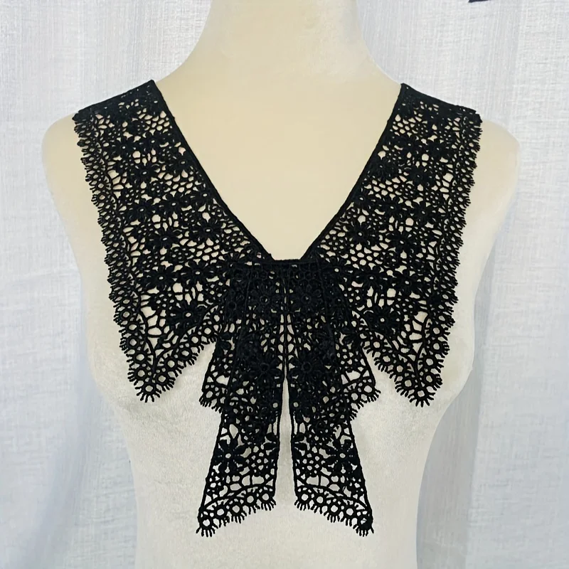 A pair of bow-shaped lace shoulder-neckline water-soluble embroidered collar flowers, Sliky Fiber Fabric, embroidered collar, ne
A pair of bow-shaped lace shoulder-neckline water-soluble embroidered collar flowers, Sliky Fiber Fabric, embroidered collar, ne