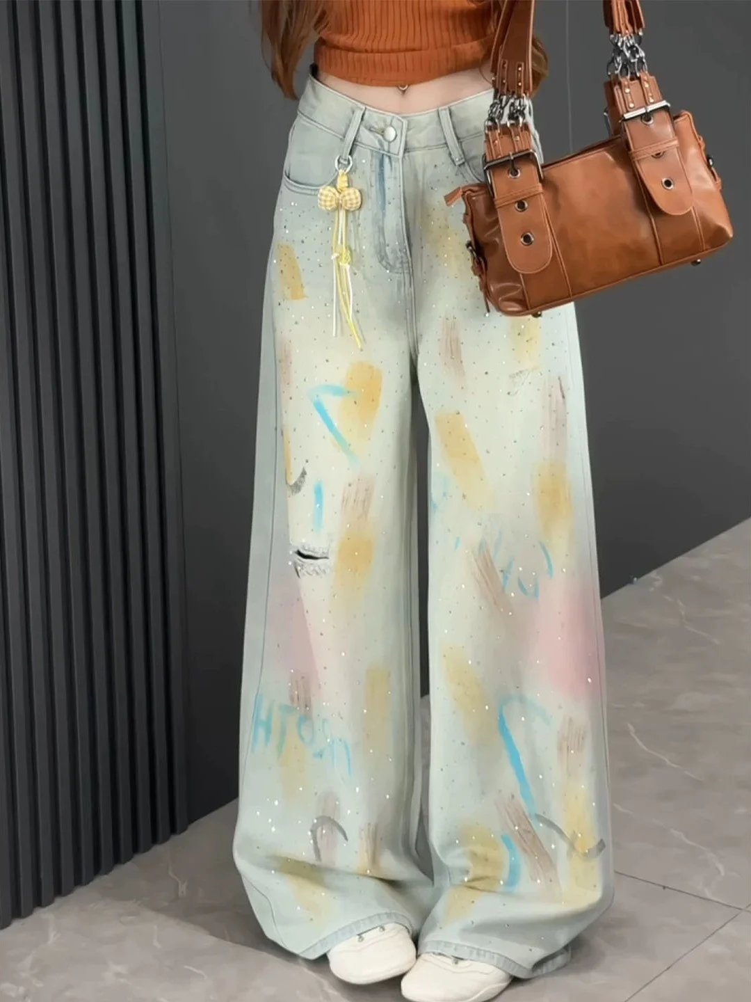 Heavy Embellished Denim Jeans Women's New Style Graffiti Design Wide Leg Straight Cut Blue Color Commute Style High Waist
Heavy Embellished Denim Jeans Women's New Style Graffiti Design Wide Leg Straight Cut Blue Color Commute Style High Waist