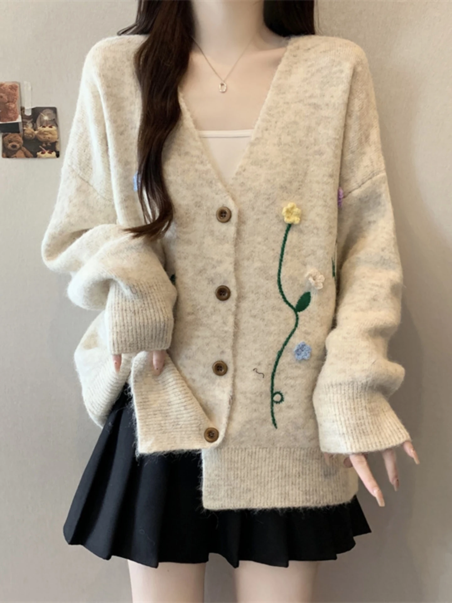 V-Neck Knitted Open Cardigan Sweater Women's Spring Autumn plus Size Flattering Design Embroidered Flower Top
V-Neck Knitted Open Cardigan Sweater Women's Spring Autumn plus Size Flattering Design Embroidered Flower Top
