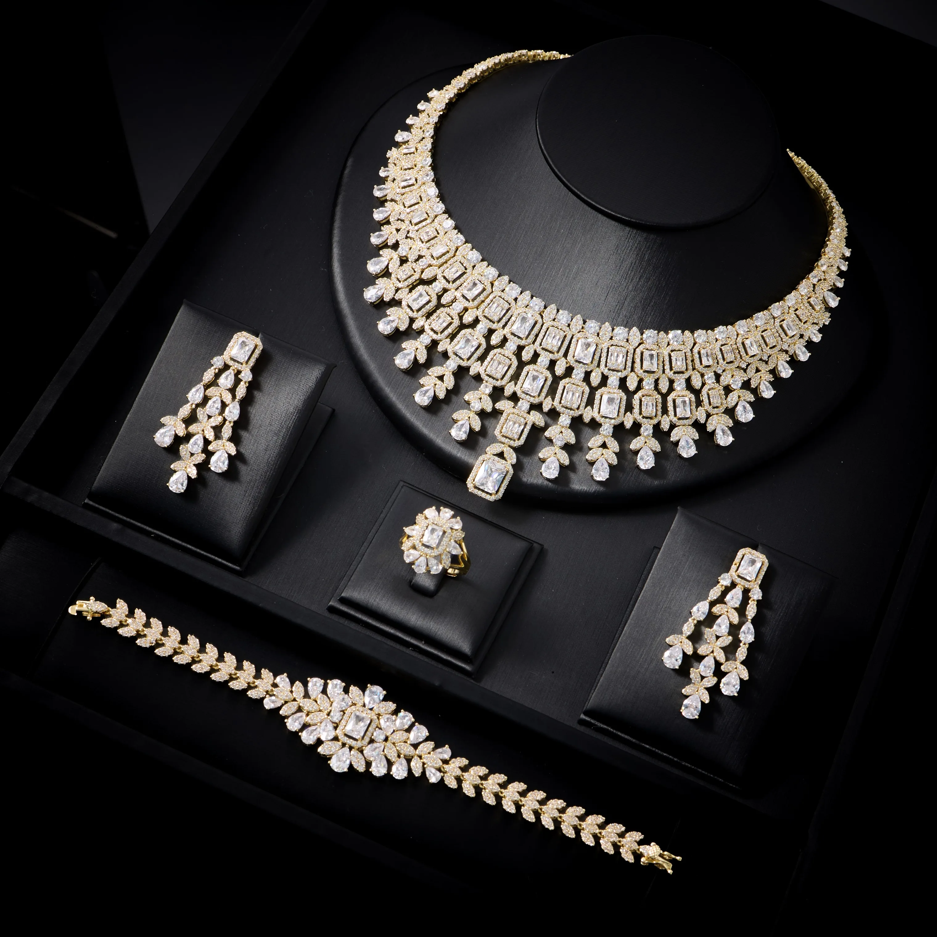 240903 Luxury Women Necklace Sets Cubic Zirconia Bridal Big 4 pcs Jewelry Wedding Engagement Party Festival Jewel Accessory
240903 Luxury Women Necklace Sets Cubic Zirconia Bridal Big 4 pcs Jewelry Wedding Engagement Party Festival Jewel Accessory