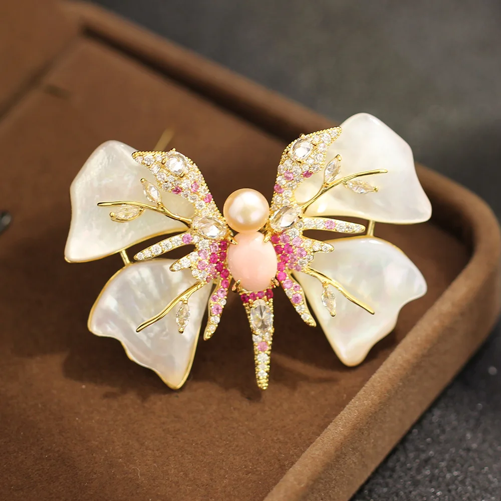 Luxury Natural Back Fritillary Carved Butterfly Brooch Elegant Atmospheric Natural Pearl Insect Pin Accessories Women
Luxury Natural Back Fritillary Carved Butterfly Brooch Elegant Atmospheric Natural Pearl Insect Pin Accessories Women