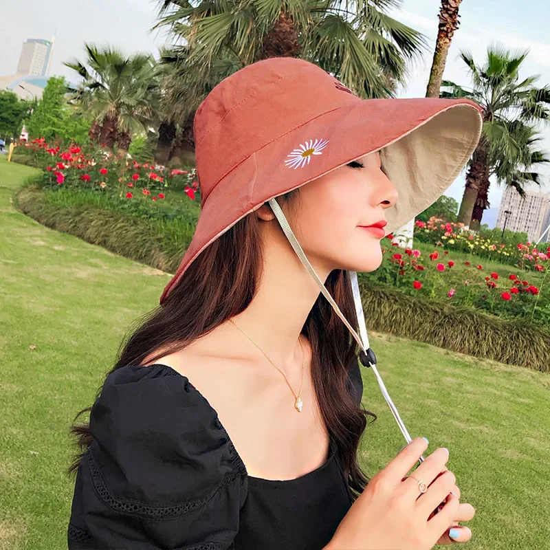 Reversible Daisy Embroidery Bucket Hat Women's Wide Brim Sun Hat with UPF 50+ Protection Summer Beach Outdoor Fashion
Reversible Daisy Embroidery Bucket Hat Women's Wide Brim Sun Hat with UPF 50+ Protection Summer Beach Outdoor Fashion