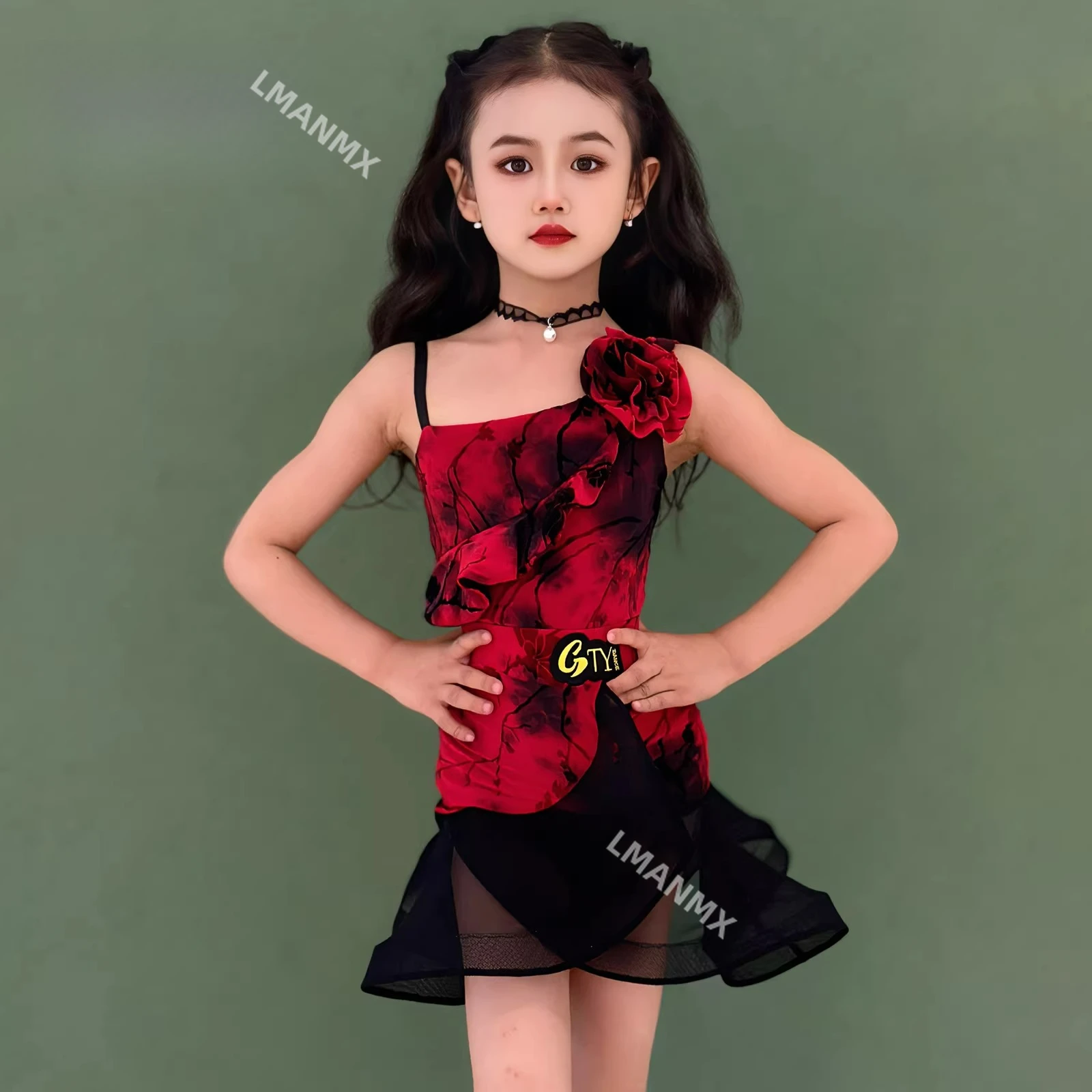 Новые костюмы для латиноамериканских танцев для летних детских тренировок и танцевальных выступлений.
Новые костюмы для латиноамериканских танцев для летних детских тренировок и танцевальных выступлений.