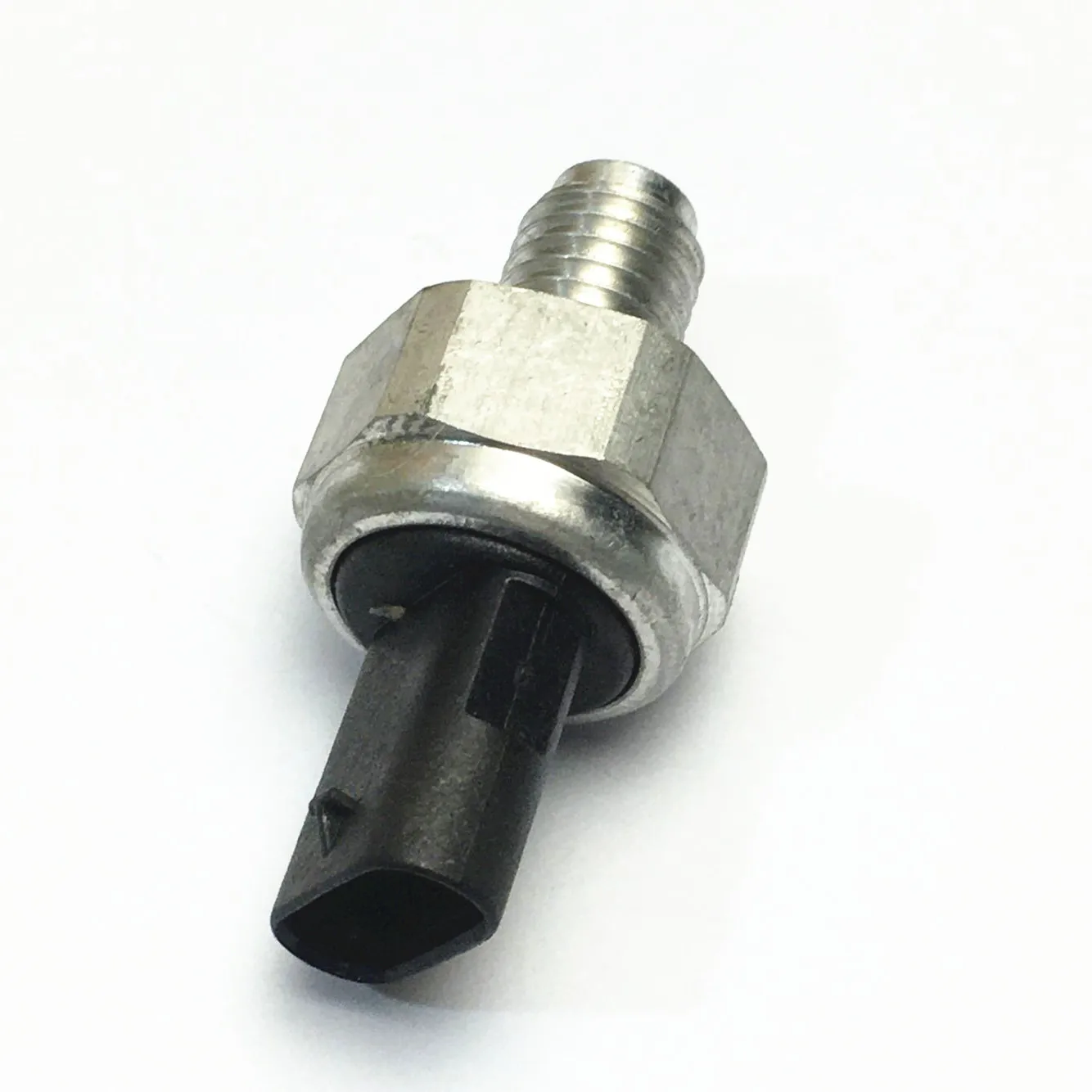 Applicable to Maiteng Chevrolet Buick Opel oil pressure switch sensor 55488247 12637356
Applicable to Maiteng Chevrolet Buick Opel oil pressure switch sensor 55488247 12637356