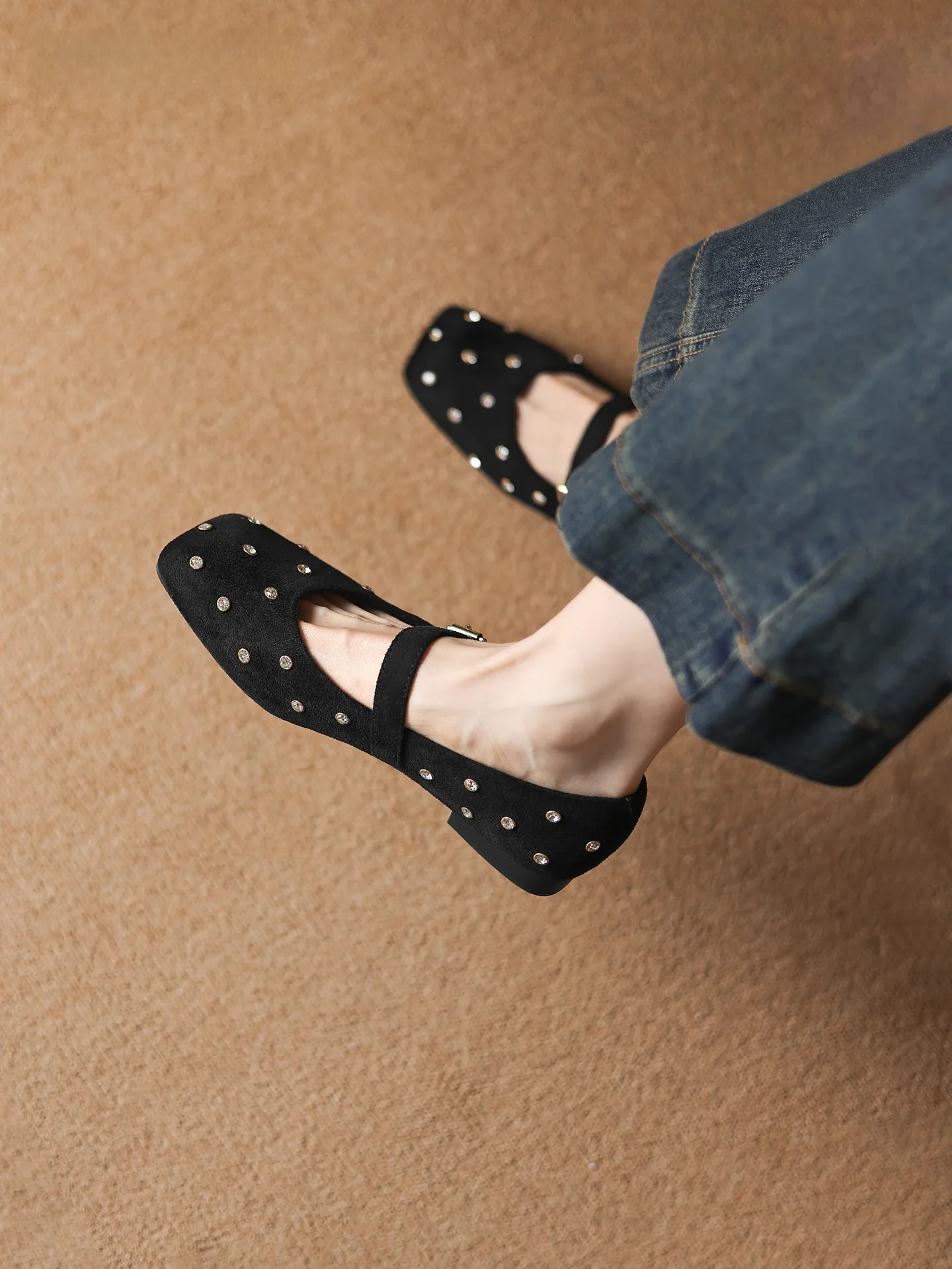 Женские туфли Daphne Rivet Flat Bot 2026: Новые осенне-зимние туфли Мэри Джейн с низким вырезом, винтажные, с квадратным носком, для женщин
Женские туфли Daphne Rivet Flat Bot 2026: Новые осенне-зимние туфли Мэри Джейн с низким вырезом, винтажные, с квадратным носком, для женщин