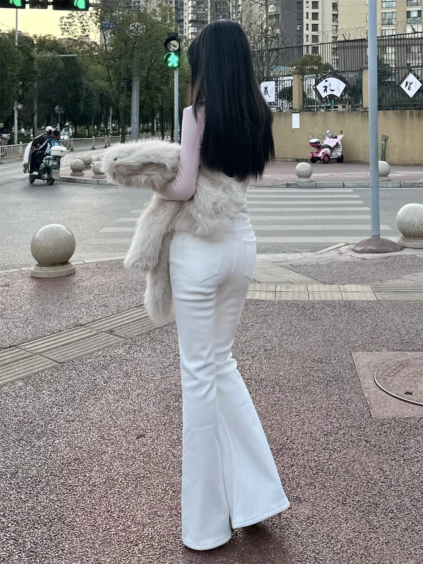 American Street Style White Flared Jeans Women's Slimming Long Tight Butt-Lifting Floor-Length Pants High Waist Cotton Denim
American Street Style White Flared Jeans Women's Slimming Long Tight Butt-Lifting Floor-Length Pants High Waist Cotton Denim