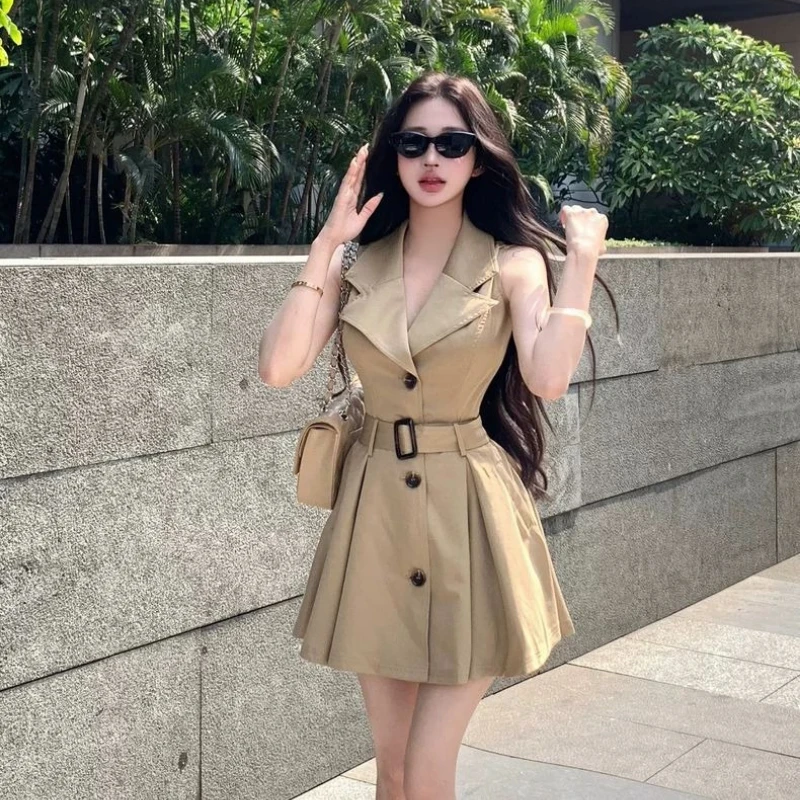 New Office Commuter Style Notched Blazer Lapel Sleeveless Trench Vest Mini Dress Belted Waist Skirt Business Casual Outer Dress
New Office Commuter Style Notched Blazer Lapel Sleeveless Trench Vest Mini Dress Belted Waist Skirt Business Casual Outer Dress
