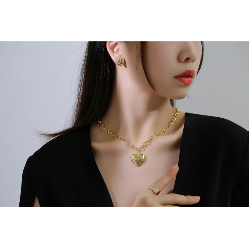 Korean-style ins trendy cool minimalist European and American fashion layered chain heart-shaped pendant earring set
Korean-style ins trendy cool minimalist European and American fashion layered chain heart-shaped pendant earring set