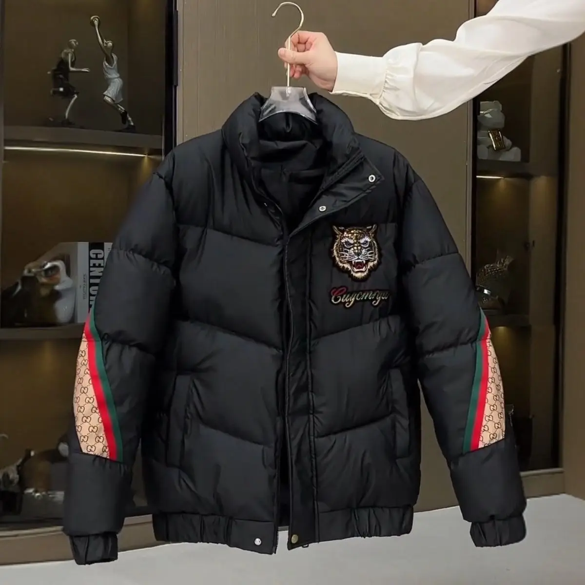 Men's jacket trendy brand ruffian handsome casual men's clothing winter clothing thickened warm cotton clothing
Men's jacket trendy brand ruffian handsome casual men's clothing winter clothing thickened warm cotton clothing