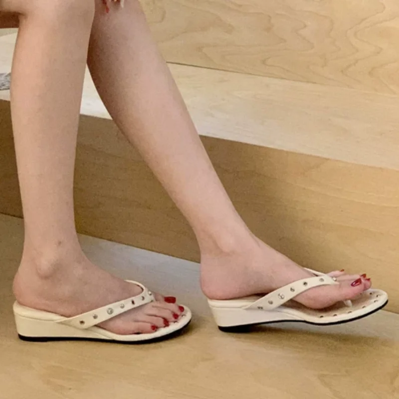 Studs Shoes for Womens Round Toes Flat Heels Flip-flops Solid Ladies Sewing Lines Female Slippers Rivets Zapatos Mujer Shallow
Studs Shoes for Womens Round Toes Flat Heels Flip-flops Solid Ladies Sewing Lines Female Slippers Rivets Zapatos Mujer Shallow