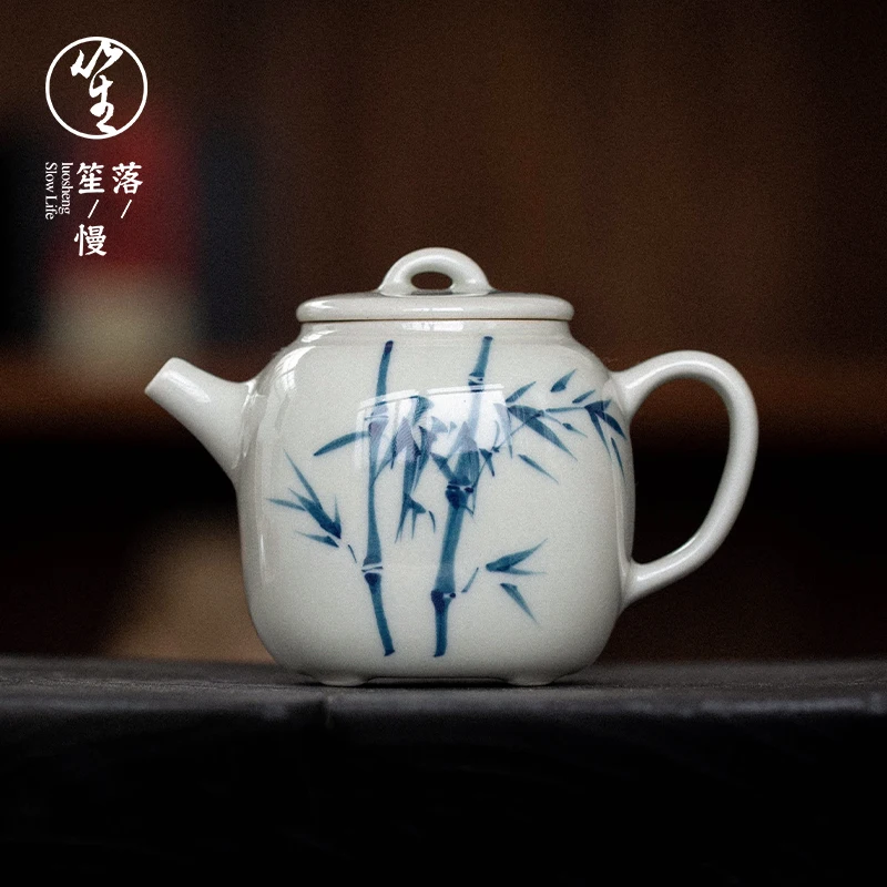 Handmade Cerc Tea Pot Blue And White Porcelain Ball Hole Filter for Home Use Single Person Gongfu Tea Set Jingdezhen Origin
Handmade Cerc Tea Pot Blue And White Porcelain Ball Hole Filter for Home Use Single Person Gongfu Tea Set Jingdezhen Origin