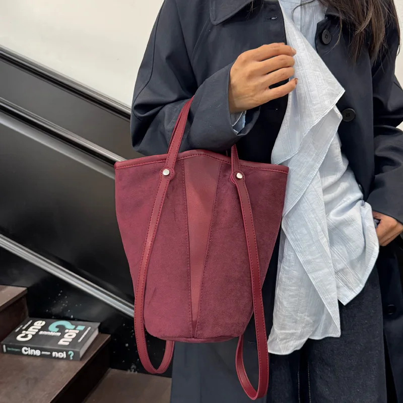 2025 Autumn Vintage Tote Bag, Niche Shoulder Purse for Women, Spacious Top Handle Commuter Bag, Textured Day-to-Night Bag
2025 Autumn Vintage Tote Bag, Niche Shoulder Purse for Women, Spacious Top Handle Commuter Bag, Textured Day-to-Night Bag