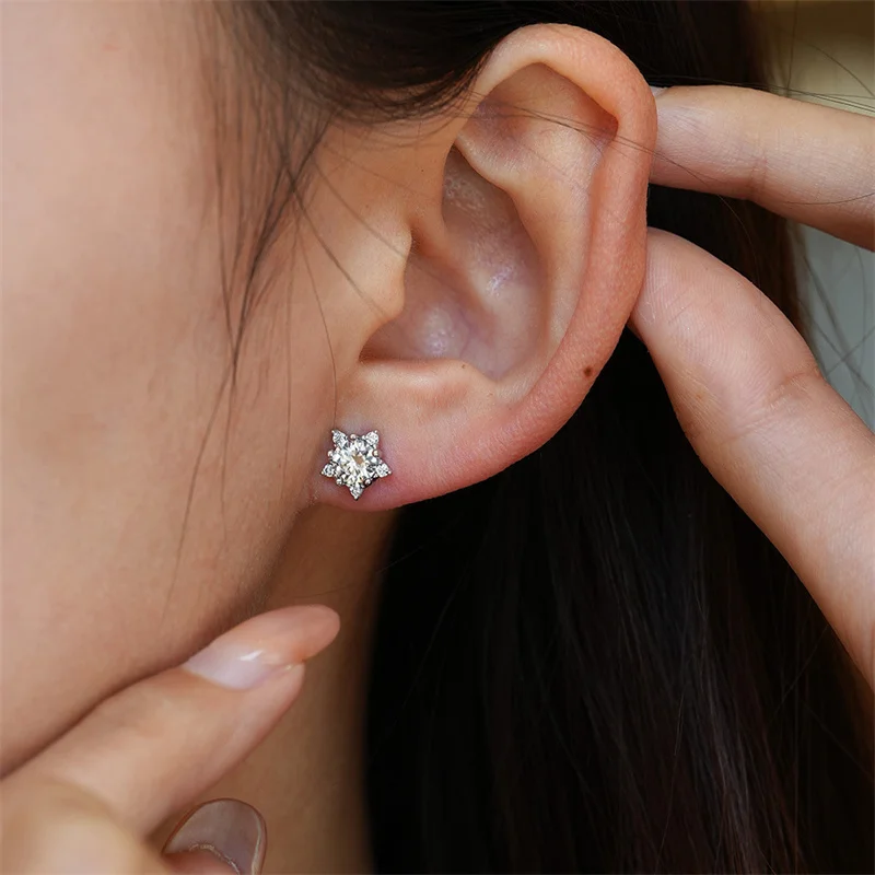Fashionable DEF Moissanite Round Earrings Cute 5A Bling Cubic Zirconia 925 Silver Needle Stud Earrings for Women Jewelry Gift
Fashionable DEF Moissanite Round Earrings Cute 5A Bling Cubic Zirconia 925 Silver Needle Stud Earrings for Women Jewelry Gift