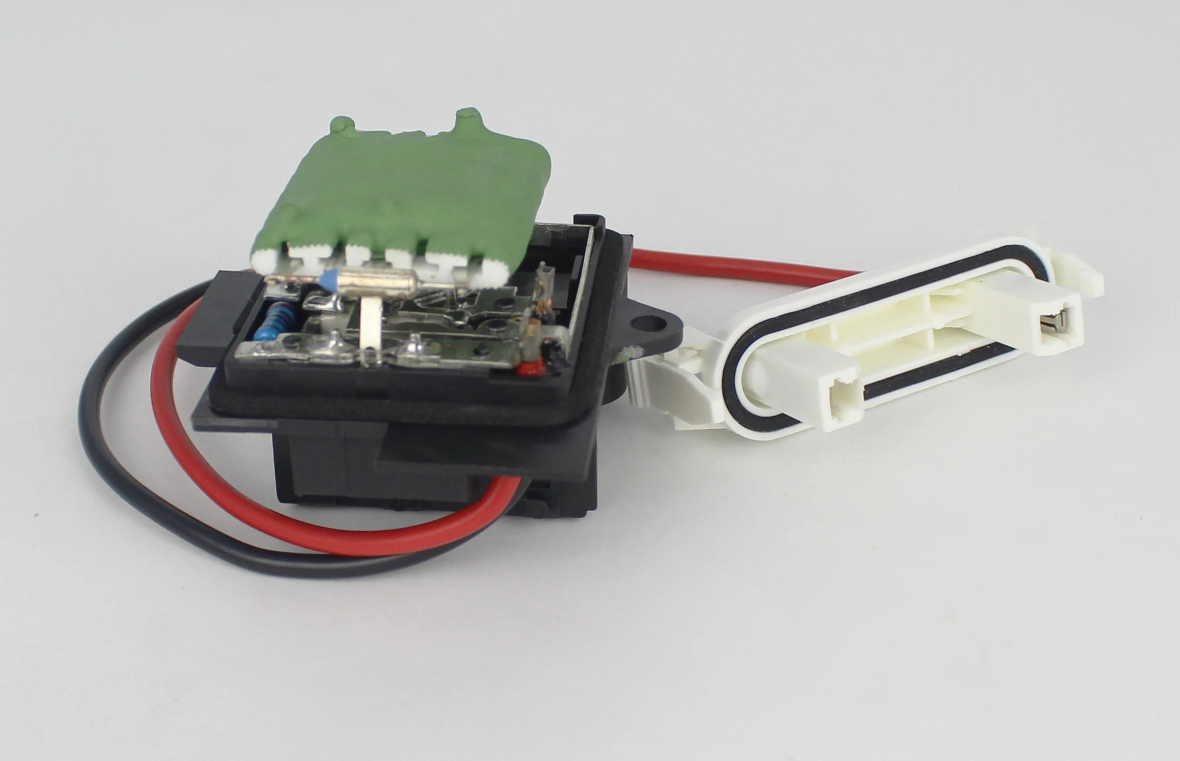 Резисторы вентилятора доступны для Renault Kangoo Express 97-18 7701059206-
Резисторы вентилятора доступны для Renault Kangoo Express 97-18 7701059206-