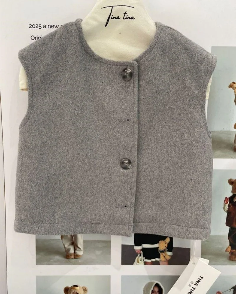 Сезонный морской осенне-зимний детский шерстяной жилет, теплый серый жилет для мальчиков и девочек, минималистичный жилет, верхняя одежда для малышей
Сезонный морской осенне-зимний детский шерстяной жилет, теплый серый жилет для мальчиков и девочек, минималистичный жилет, верхняя одежда для малышей