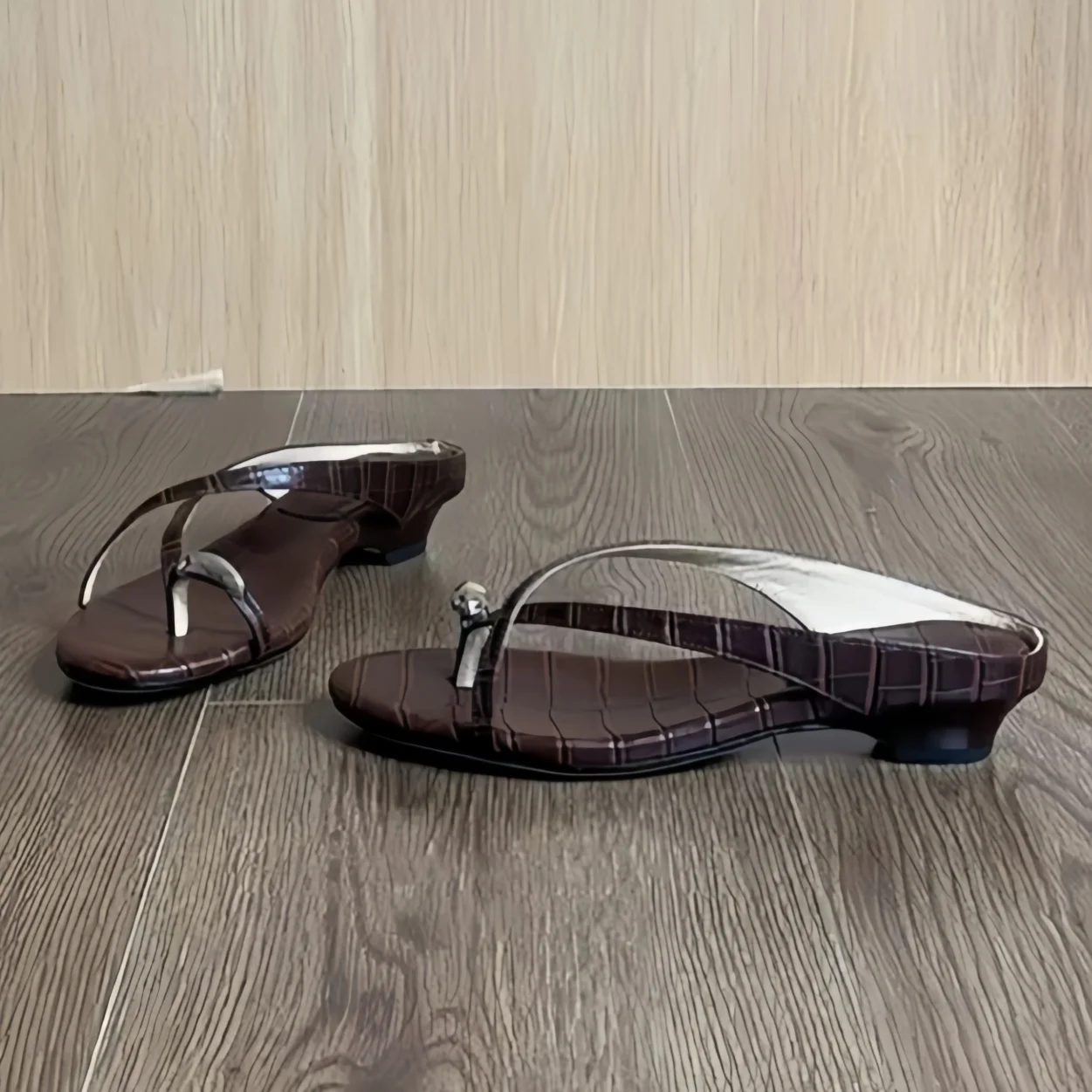 Round Head Open Toe Metal Belt Buckle Hollow Anti-Slip Wear-Resistant High Heels Fashion Stiletto Slippers Design High Heels
Round Head Open Toe Metal Belt Buckle Hollow Anti-Slip Wear-Resistant High Heels Fashion Stiletto Slippers Design High Heels