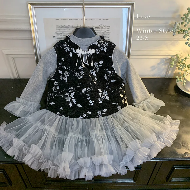 Girl Baby Princess Dress 2025 Winter Girl Chinese Style Sleeveless and Velvet Dress Bottom and Velvet Two Piece Set
Girl Baby Princess Dress 2025 Winter Girl Chinese Style Sleeveless and Velvet Dress Bottom and Velvet Two Piece Set