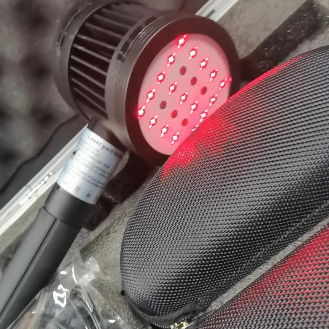 Аппарат для физиотерапии холодным лазером 650 нм и 808 нм для лечения бурсита плеча, растяжений, послеоперационного заживления ран, LLLT, для домашнего использования
Аппарат для физиотерапии холодным лазером 650 нм и 808 нм для лечения бурсита плеча, растяжений, послеоперационного заживления ран, LLLT, для домашнего использования