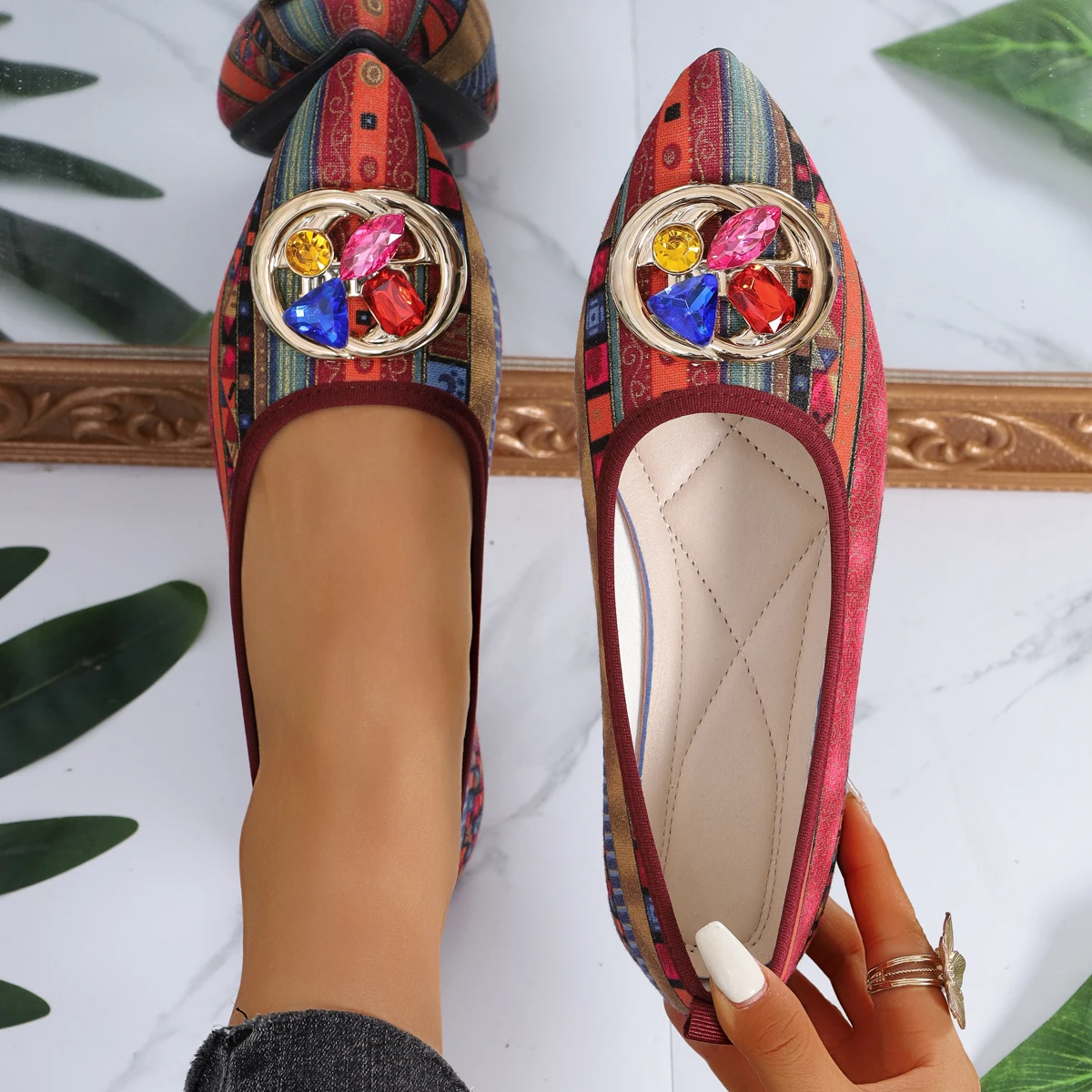 Новинка 2023 года, женские туфли на плоской подошве в стиле ретро, повседневные лоферы без шнуровки с острым носком, удобные роскошные женские кроссовки на плоском каблуке
Новинка 2023 года, женские туфли на плоской подошве в стиле ретро, повседневные лоферы без шнуровки с острым носком, удобные роскошные женские кроссовки на плоском каблуке