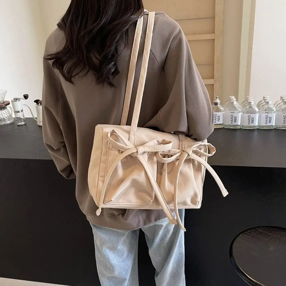 Leisure Bowknot Bow Nylon Tote Bag Large Capacity Korean Style Pleated Shoulder Bag Canvas Handbag Underarm Bag Girls
Leisure Bowknot Bow Nylon Tote Bag Large Capacity Korean Style Pleated Shoulder Bag Canvas Handbag Underarm Bag Girls