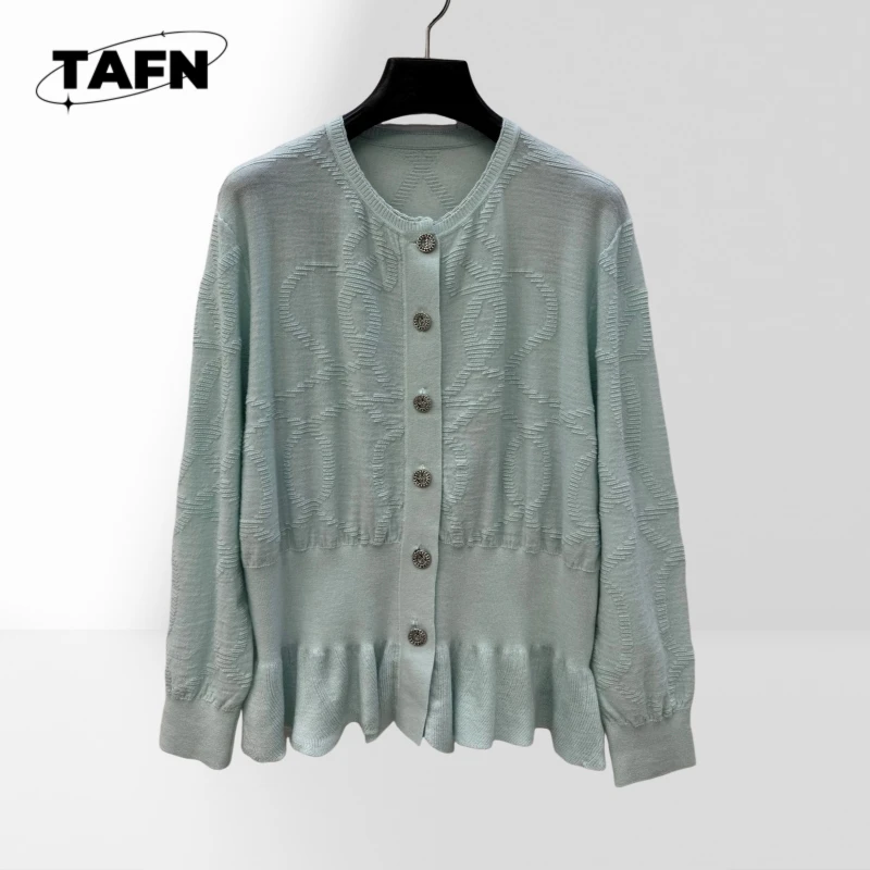 Women's Classic Cashmere Cardigan – Vintage Design for Casual Settings in 2025 Vintage Style and Cozy Warmth Everyday WearAH0431
Women's Classic Cashmere Cardigan – Vintage Design for Casual Settings in 2025 Vintage Style and Cozy Warmth Everyday WearAH0431