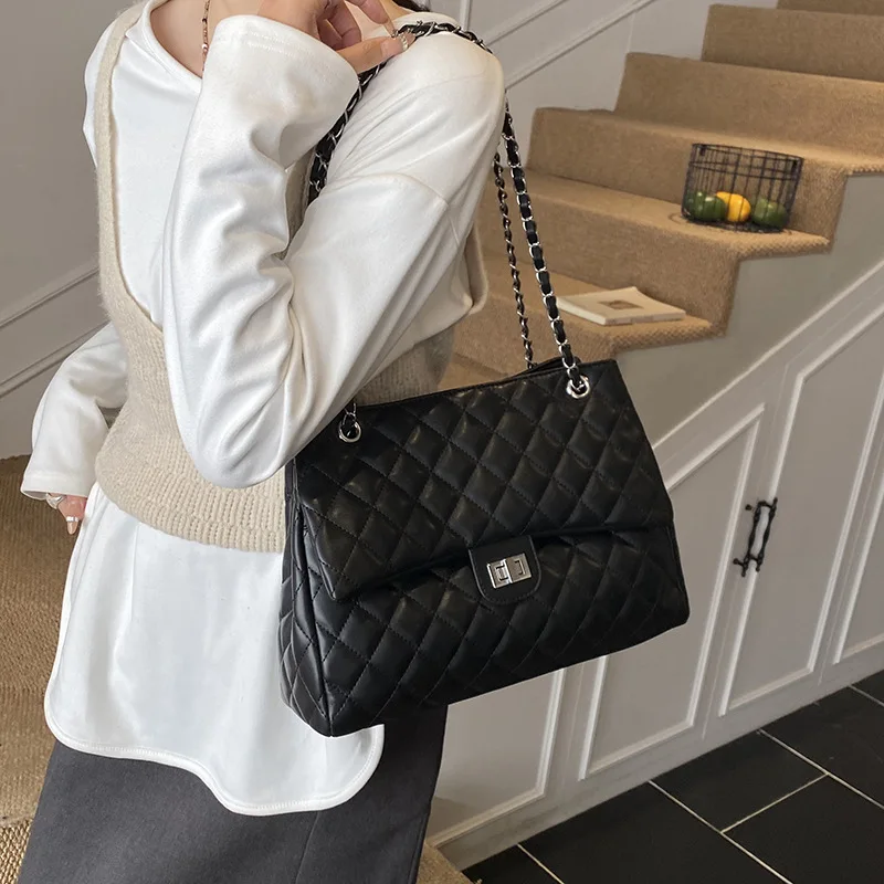 2023 Новая роскошная женская сумка через плечо с цепочкой, стеганая сумка через плечо из натуральной кожи, многосторонняя сумочка для свиданий и повседневного использования
2023 Новая роскошная женская сумка через плечо с цепочкой, стеганая сумка через плечо из натуральной кожи, многосторонняя сумочка для свиданий и повседневного использования 