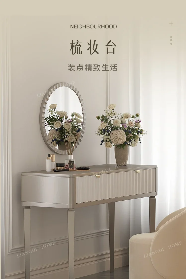Modern light luxury solid wood dresser makeup table American bedroom makeup bedside table storage table
Modern light luxury solid wood dresser makeup table American bedroom makeup bedside table storage table