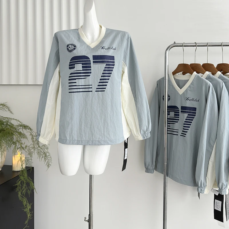 Streetwear Retro V Neck Sweatshirt Women American Y2K Patchwork Long Sleeve Loose Pullover Female Spring New Letter Print Tops
Streetwear Retro V Neck Sweatshirt Women American Y2K Patchwork Long Sleeve Loose Pullover Female Spring New Letter Print Tops