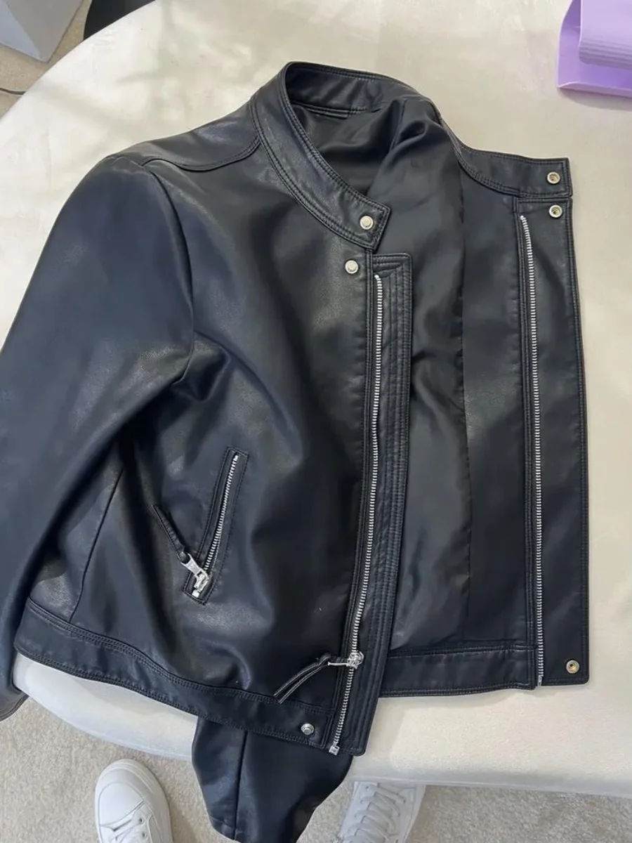 2026 New Chic Short Motorcycle PU Leather Jacket Korean Style Women's Outerwear High Waist Type All-Match Color Zipper
2026 New Chic Short Motorcycle PU Leather Jacket Korean Style Women's Outerwear High Waist Type All-Match Color Zipper