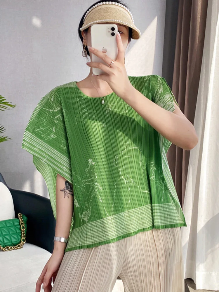 Green Pleated T-shirt Patchwork Contrasting Colors O Neck Short Sleeve Temperament Big Size Tops Women 2022 New Summer Fashion
Green Pleated T-shirt Patchwork Contrasting Colors O Neck Short Sleeve Temperament Big Size Tops Women 2022 New Summer Fashion