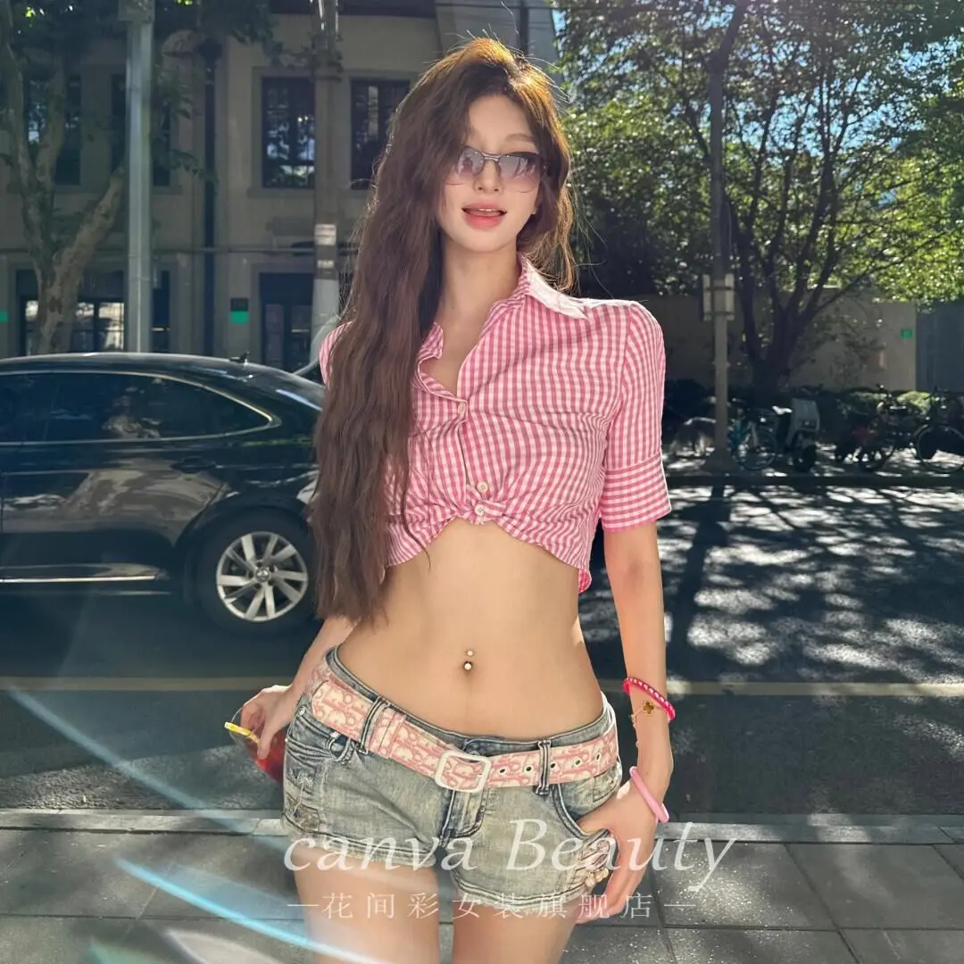 Gagarich Dopamine Pink White Grid Vacation Style Waist Strap Ultra Short Shirt Top 2025 Summer New Spicy Girl Slim Fit 
Gagarich Dopamine Pink White Grid Vacation Style Waist Strap Ultra Short Shirt Top 2025 Summer New Spicy Girl Slim Fit