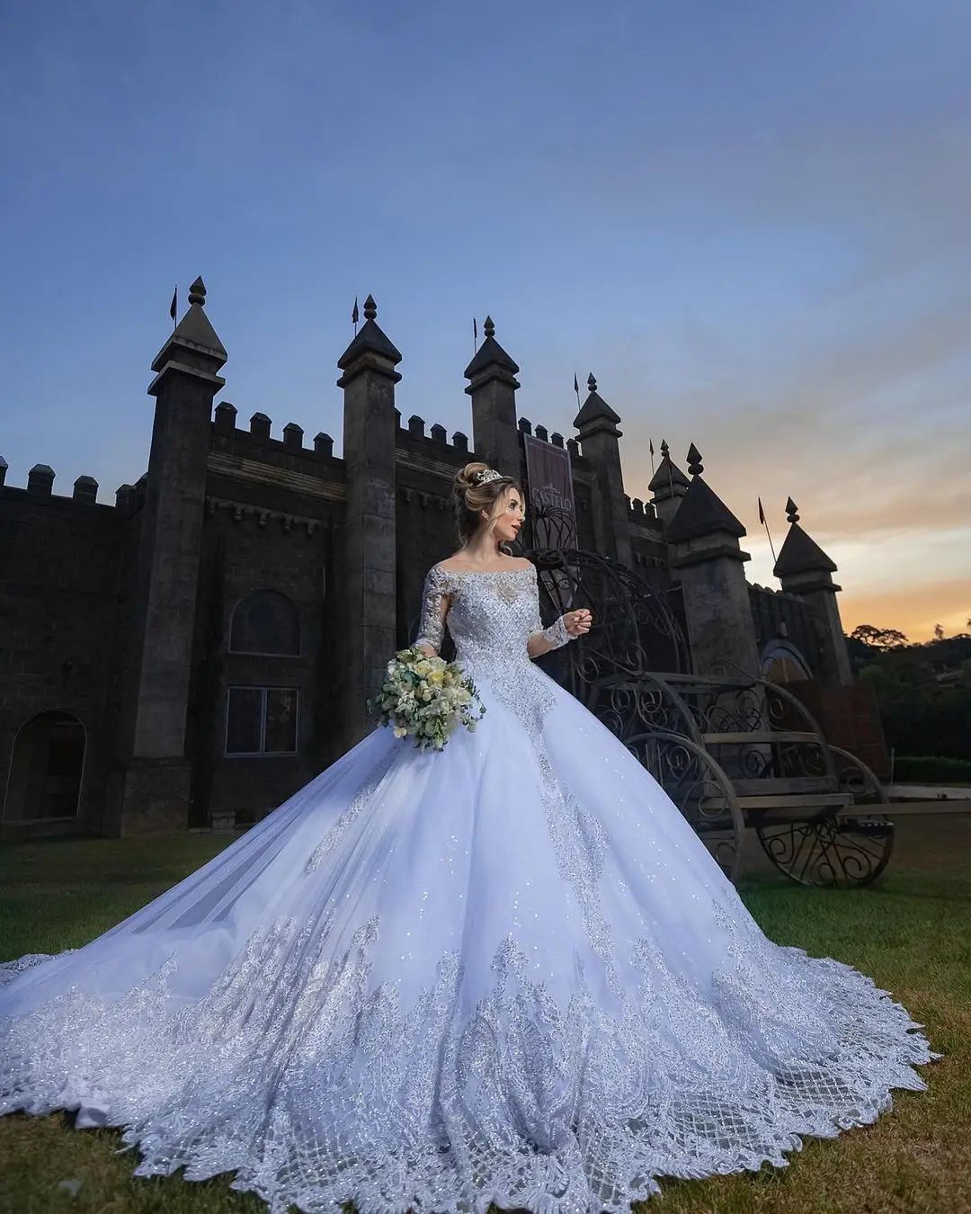 Свадебное платье с открытыми плечами и блестящими аппликациями из бисера, Vestidos Noivas, бальное платье с длинными рукавами, свадебное платье принцессы
Свадебное платье с открытыми плечами и блестящими аппликациями из бисера, Vestidos Noivas, бальное платье с длинными рукавами, свадебное платье принцессы