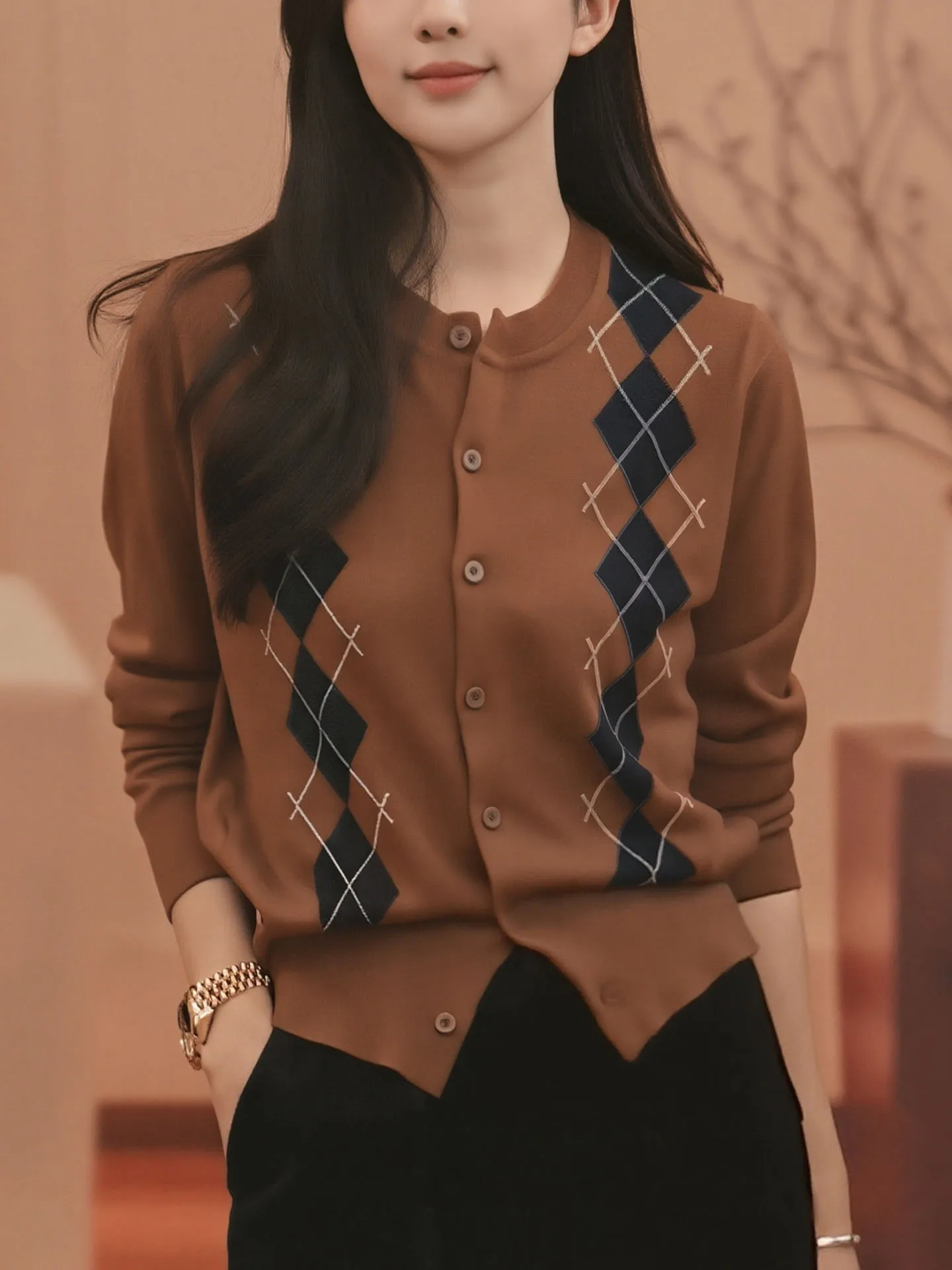 Модный женский трикотажный топ с длинным рукавом, базовый слой, европейский люксовый бренд, корейский стиль, свободный крой, для повседневной носки
Модный женский трикотажный топ с длинным рукавом, базовый слой, европейский люксовый бренд, корейский стиль, свободный крой, для повседневной носки