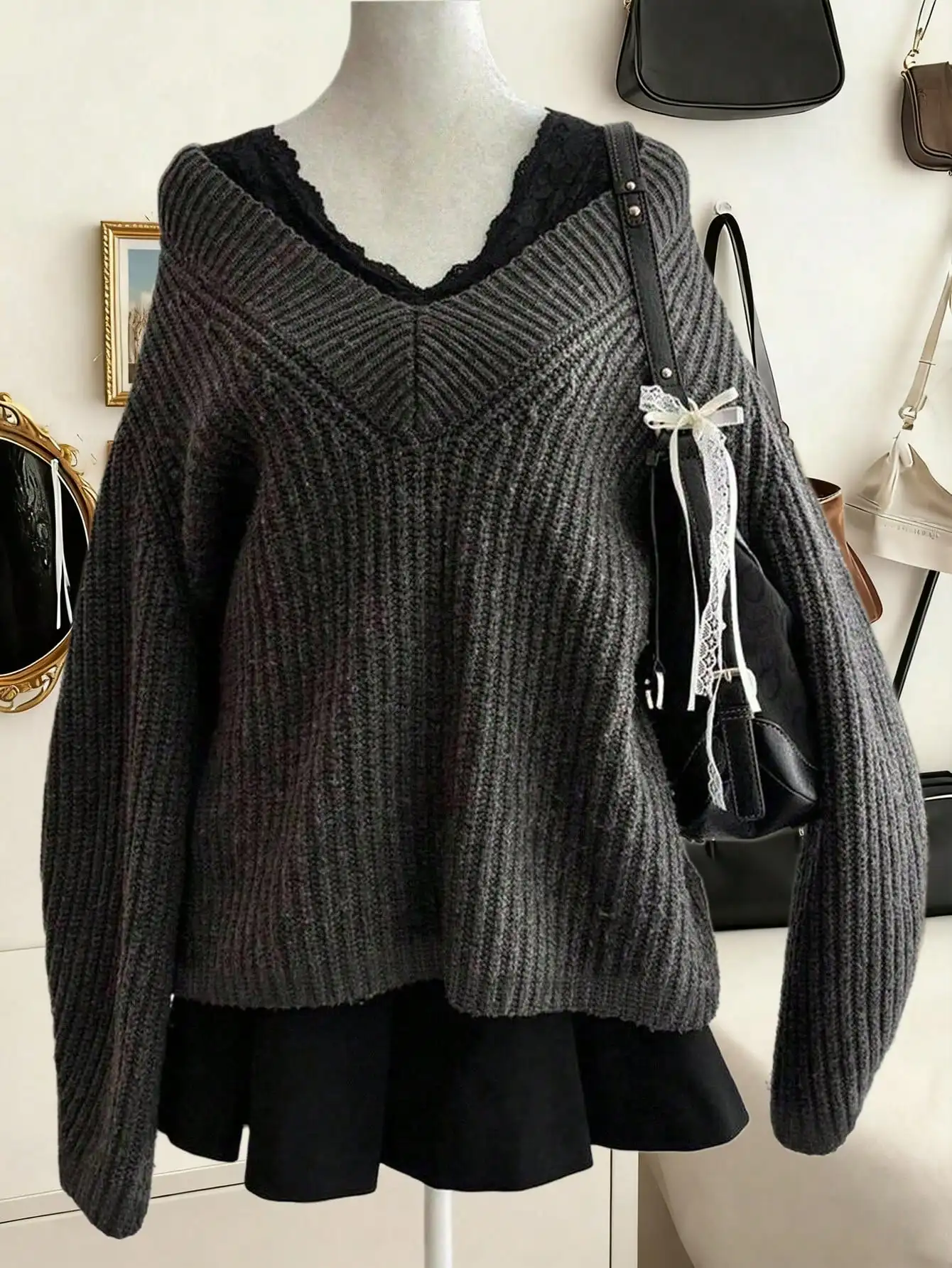 Женский свободный вязаный свитер с V-образным вырезом и кружевной отделкой, повседневный пуловер для осени и зимы
Женский свободный вязаный свитер с V-образным вырезом и кружевной отделкой, повседневный пуловер для осени и зимы