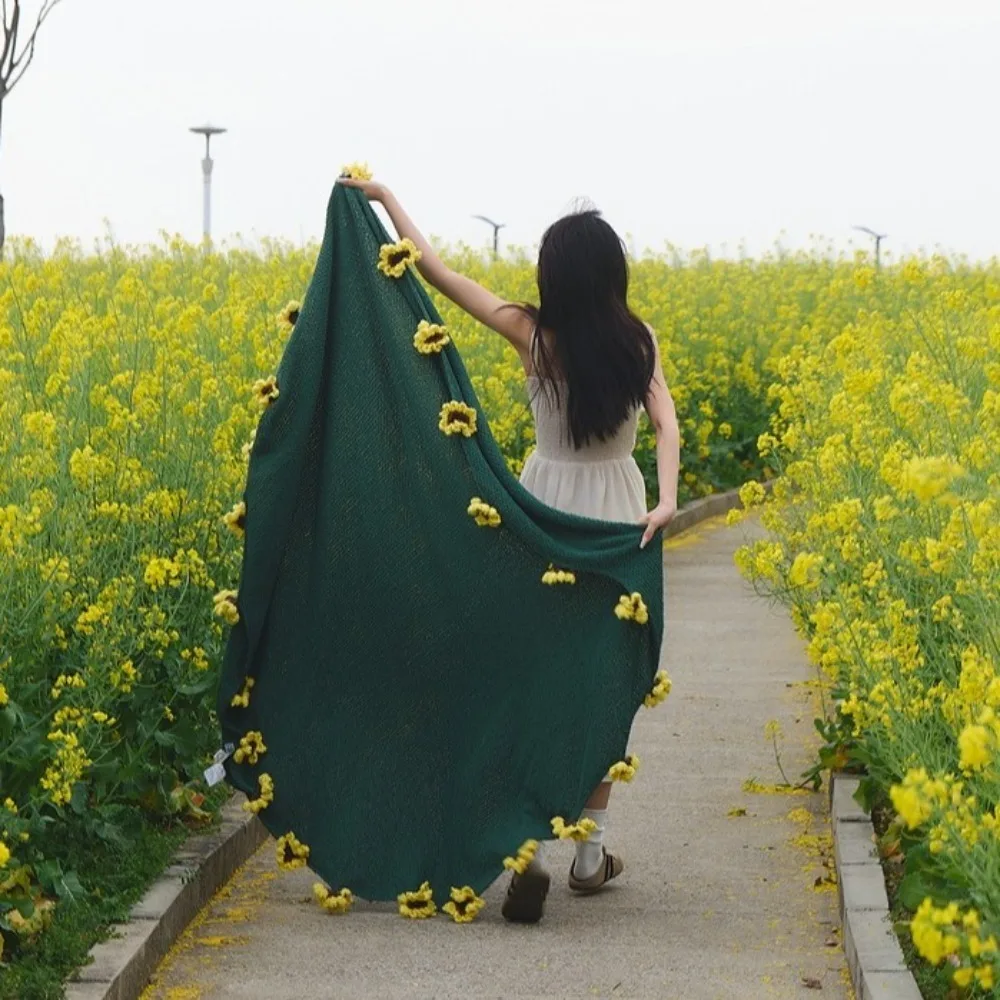 Woven Crocheted Rose Sunflower Bouquet Blanket Finished DIY Craft Flower Bouquet Blanket Fashion Artificial Knitted Blanket
Woven Crocheted Rose Sunflower Bouquet Blanket Finished DIY Craft Flower Bouquet Blanket Fashion Artificial Knitted Blanket