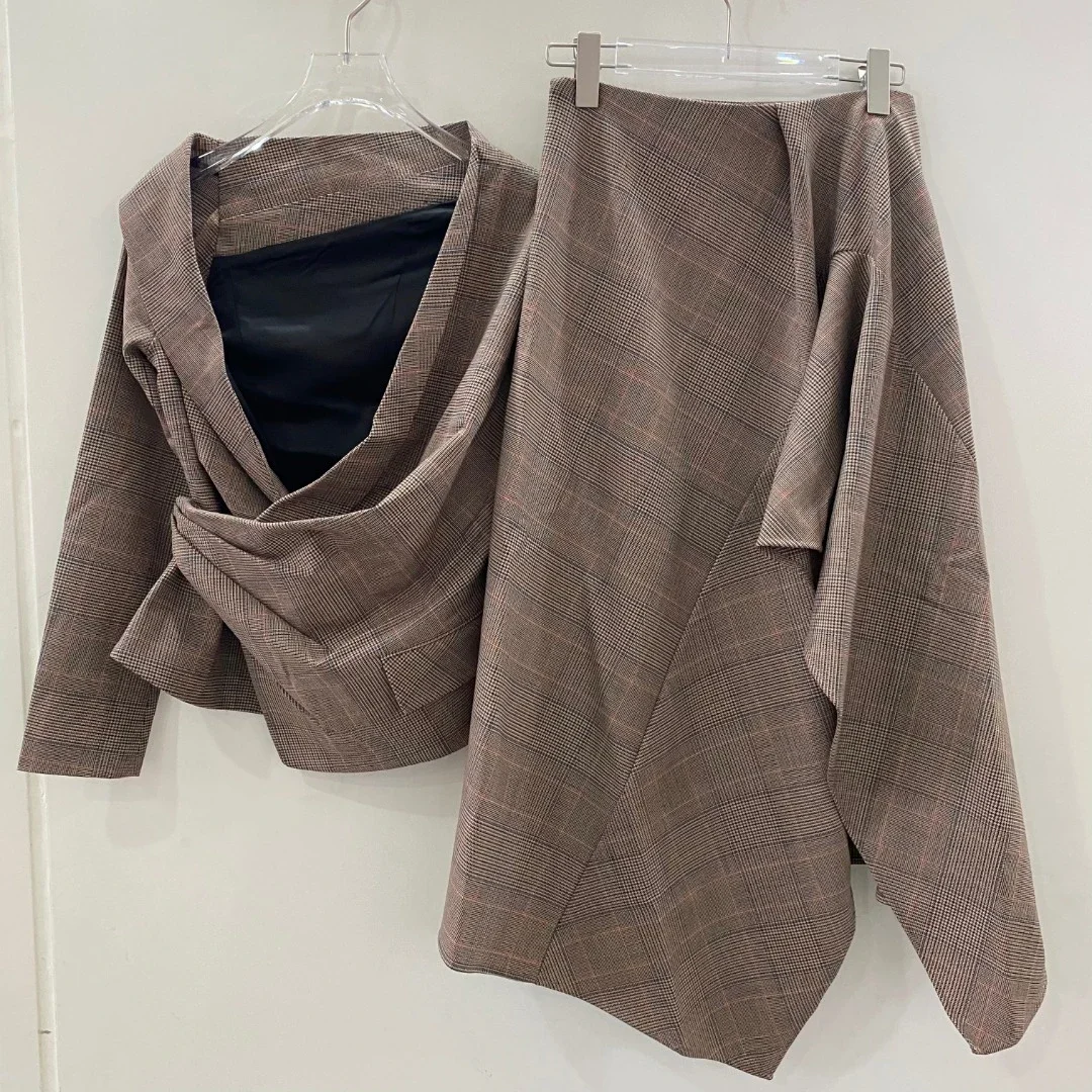 Fahsion 2024 Spring Autumn Plaid Checker High Quality Long Sleeve Blazer Tops Irregular Midi Skirt Set for Women
Fahsion 2024 Spring Autumn Plaid Checker High Quality Long Sleeve Blazer Tops Irregular Midi Skirt Set for Women