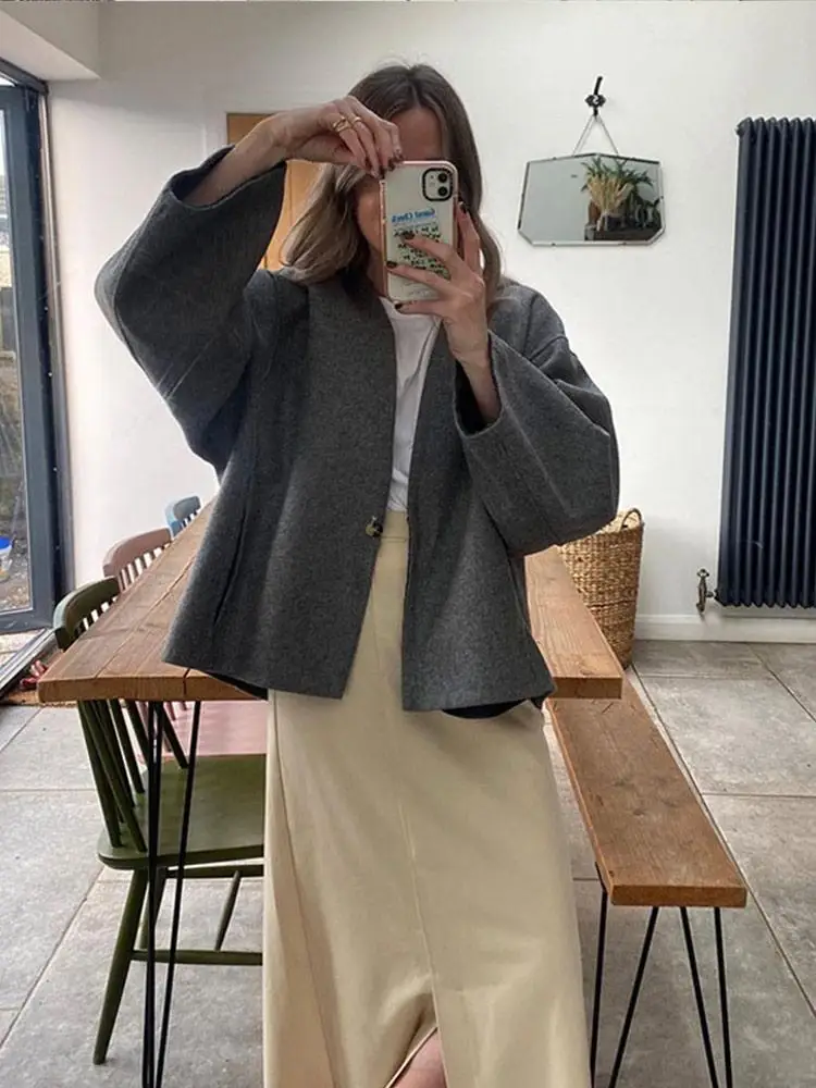 Winter New Casual Elegant Lady Loose Solid Color Woolen Coat Korean Fashionable Lapel Women's Long Sleeved Short Button Up Coat
Winter New Casual Elegant Lady Loose Solid Color Woolen Coat Korean Fashionable Lapel Women's Long Sleeved Short Button Up Coat