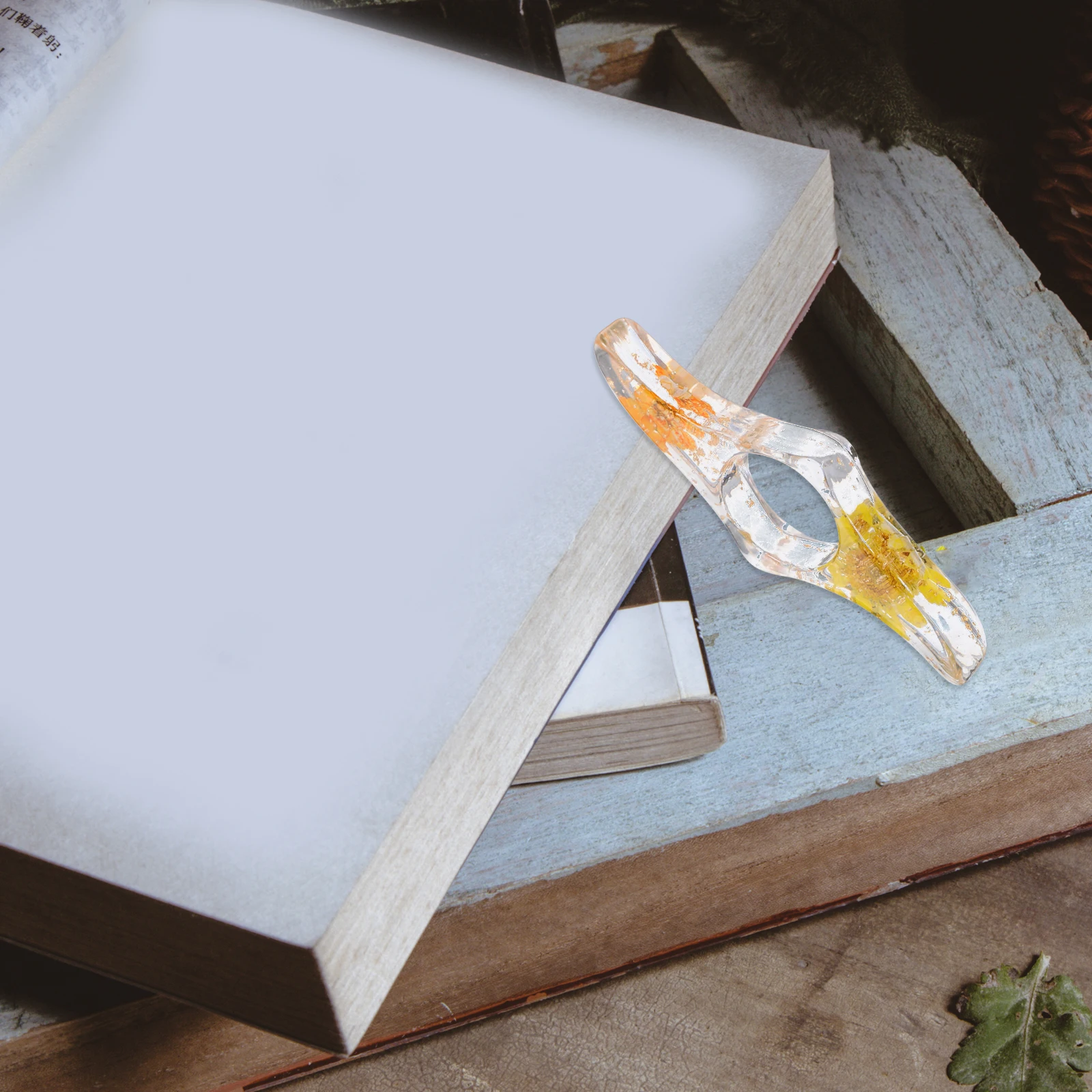 Portable Book Finger Page Holder Strong Material Comfortable Grip Keeps Pages Flat Ideal for Reading Outdoors Multi-Function
Portable Book Finger Page Holder Strong Material Comfortable Grip Keeps Pages Flat Ideal for Reading Outdoors Multi-Function