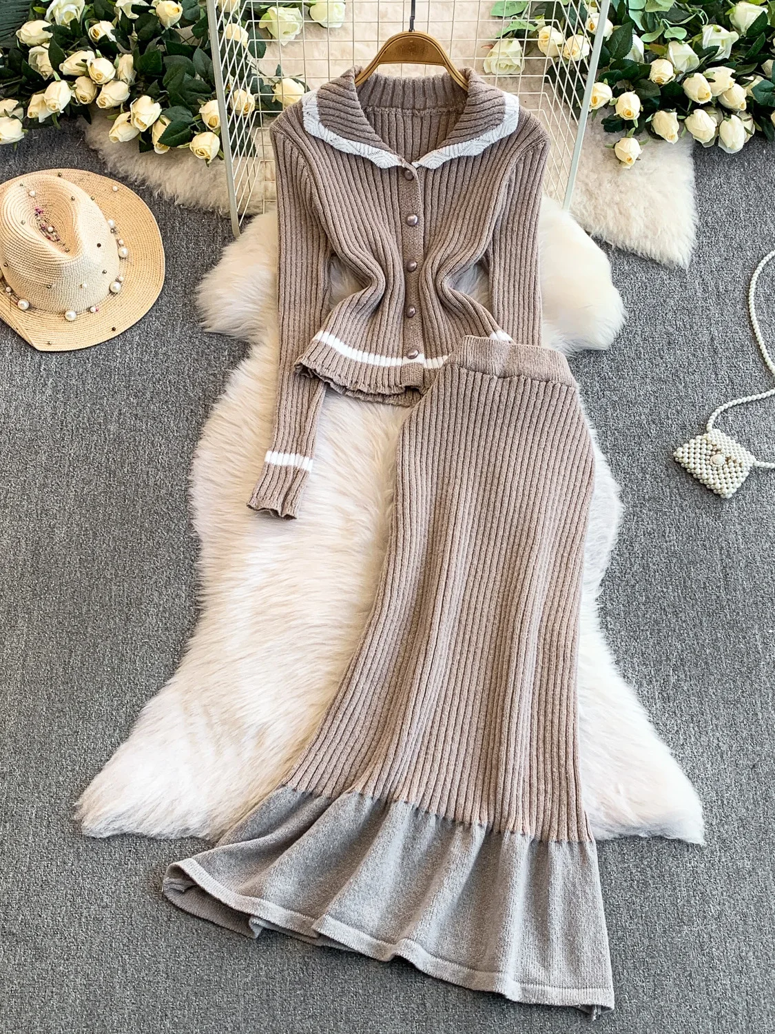 Модный вязаный свитер, комплект пальто с плиссированным подолом и пуговицами, длинная юбка в полоску с высокой талией для женщин
Модный вязаный свитер, комплект пальто с плиссированным подолом и пуговицами, длинная юбка в полоску с высокой талией для женщин