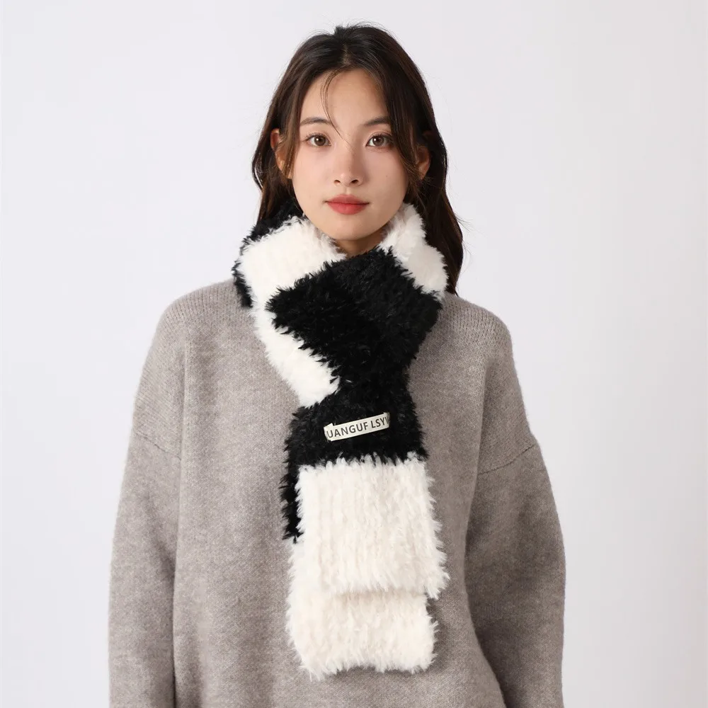 Autumn and Winter Women's Warm Imitation Rabbit Hair Colored Checkered Scarf Thickened Wool Scarf Luxury Brand
Autumn and Winter Women's Warm Imitation Rabbit Hair Colored Checkered Scarf Thickened Wool Scarf Luxury Brand
