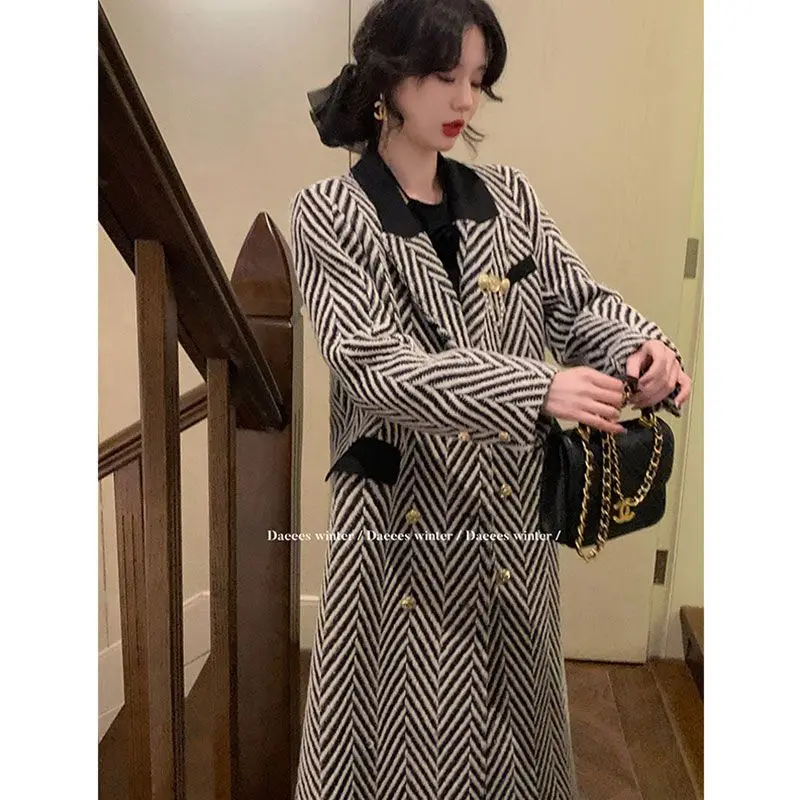 MiiiiX French Elegant Long Woolen Coat Women's Outerwear 2024 Autumn Loose Striped Double-breasted Woolen Jacket Female Clothes
MiiiiX French Elegant Long Woolen Coat Women's Outerwear 2024 Autumn Loose Striped Double-breasted Woolen Jacket Female Clothes