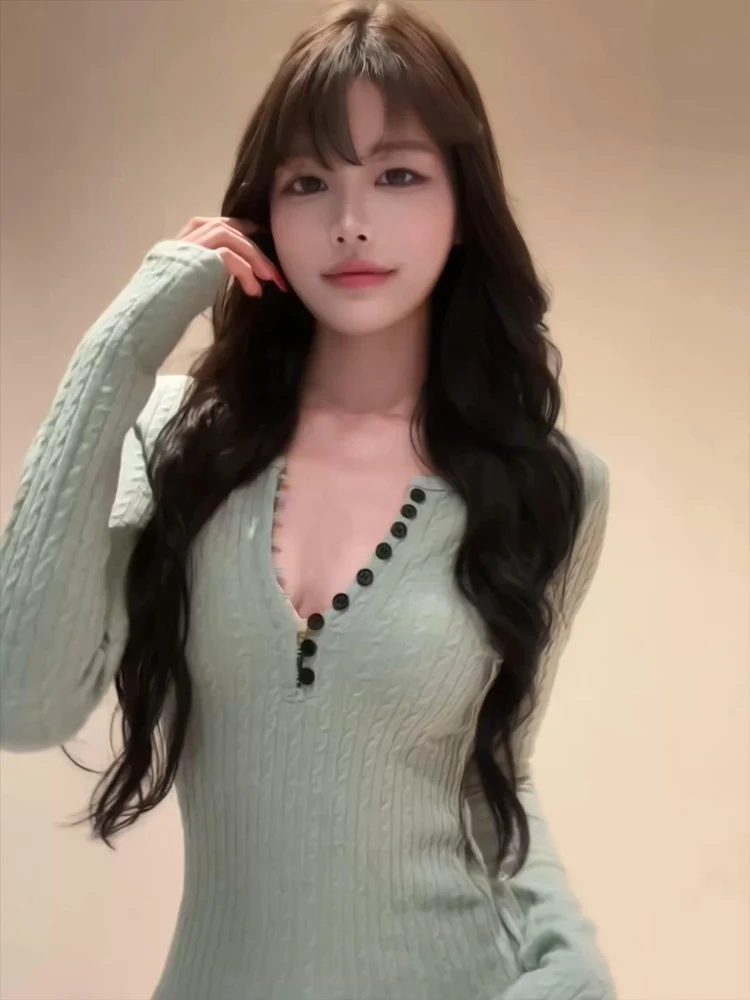 Retro Green Twist Sweater Women's Winter 2025 New Inner Wear Slim Fit Long Sleeve V-Neck Knitted Top Korean Style Commute Fas...
Retro Green Twist Sweater Women's Winter 2025 New Inner Wear Slim Fit Long Sleeve V-Neck Knitted Top Korean Style Commute Fas...