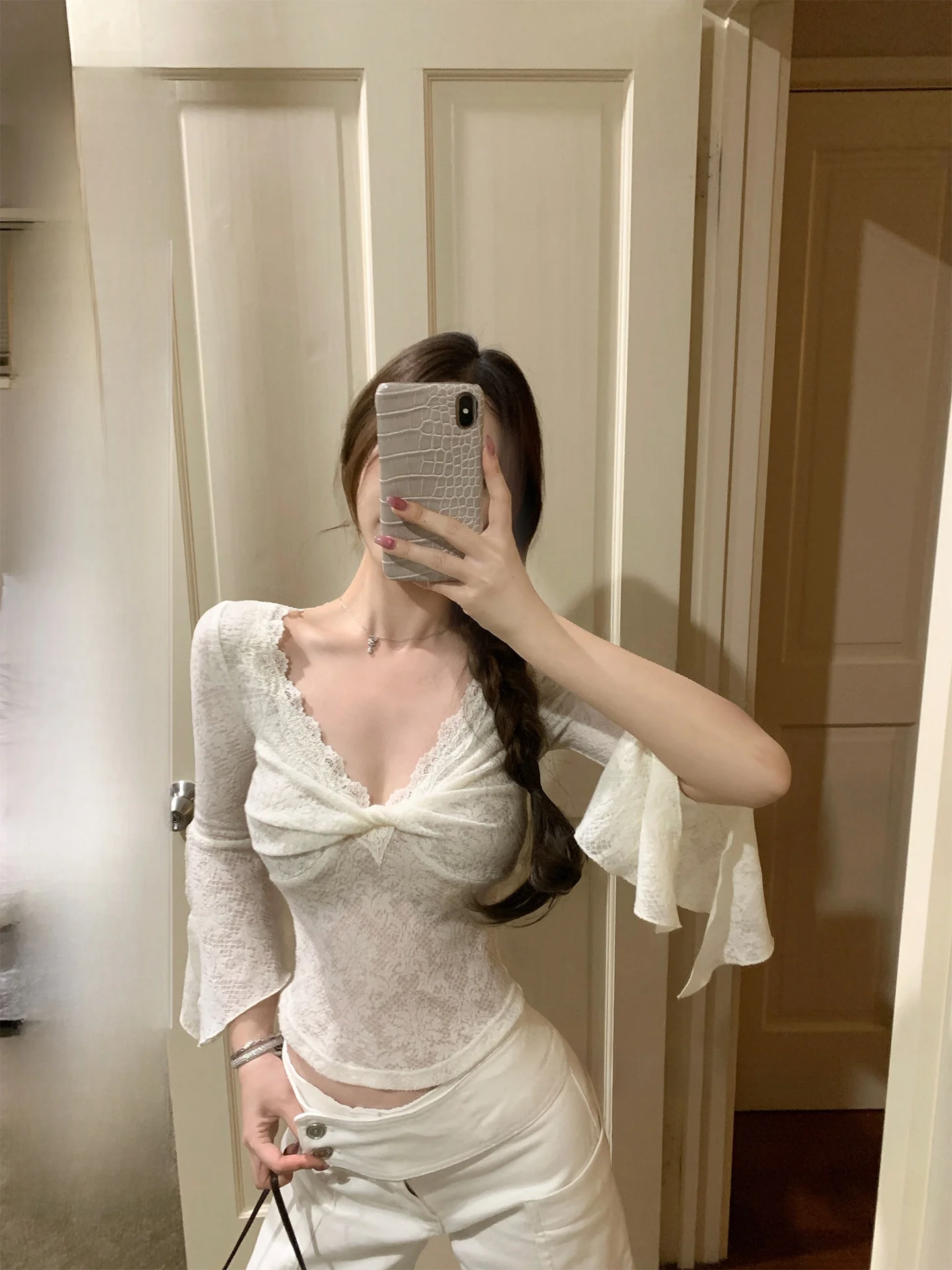 Bankelili Fragrance Wool Lace Long Sleeve V-Neck Women's Base Layer Knitted Top Casual Style Spring Season Pure Color
Bankelili Fragrance Wool Lace Long Sleeve V-Neck Women's Base Layer Knitted Top Casual Style Spring Season Pure Color