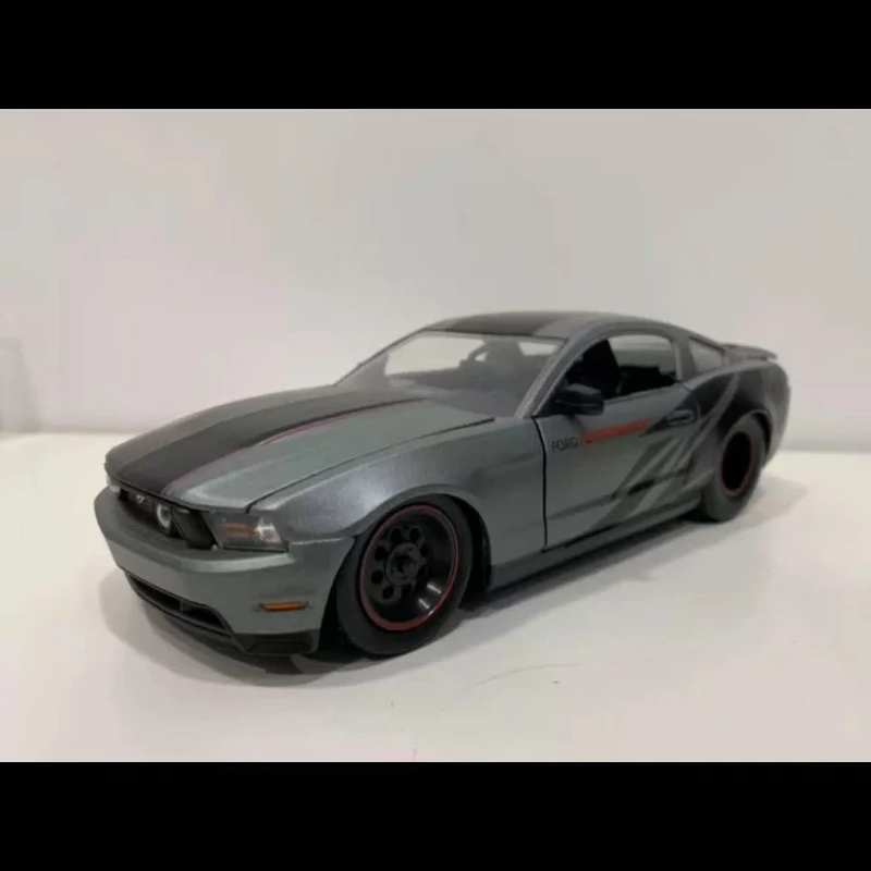 1:24 2010 Ford Mustang GT High Simulation Diecast Car Metal Alloy Model Car Children's toys collection gifts J243
1:24 2010 Ford Mustang GT High Simulation Diecast Car Metal Alloy Model Car Children's toys collection gifts J243