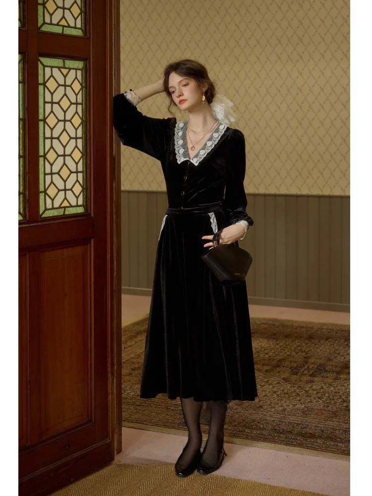 SimpleRetro Parisian Vintage Lace Collar Velvet Set Women's Top Half Skirt Fashion Ensemble Spring Collection 2024
SimpleRetro Parisian Vintage Lace Collar Velvet Set Women's Top Half Skirt Fashion Ensemble Spring Collection 2024