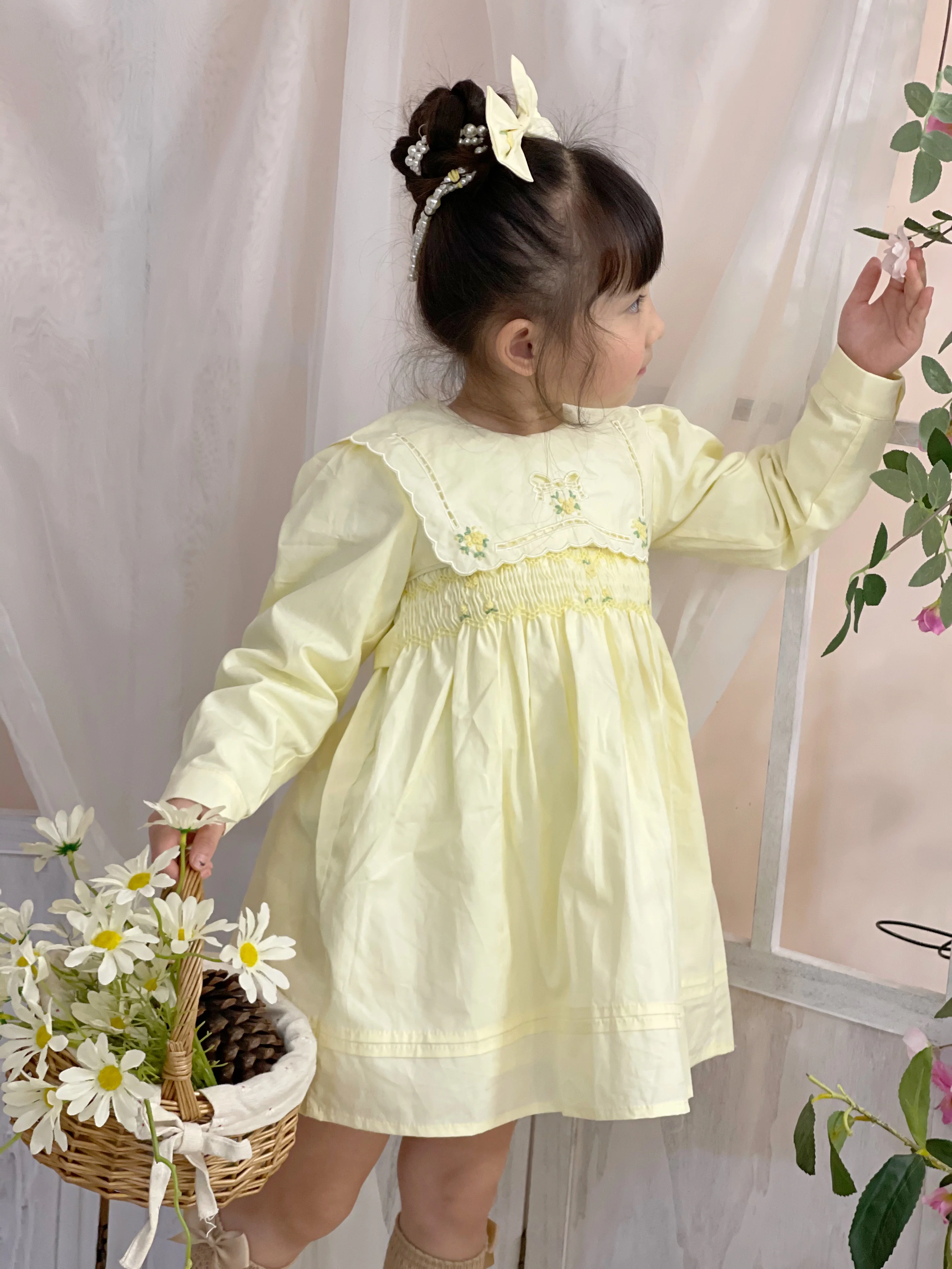 Baby Girls Boutique Spring Autumn Hand Smocking Toddlers Dress Princess Ball Gown Birthday Party 1-6Y Embroidery Daisy Vintage
Baby Girls Boutique Spring Autumn Hand Smocking Toddlers Dress Princess Ball Gown Birthday Party 1-6Y Embroidery Daisy Vintage