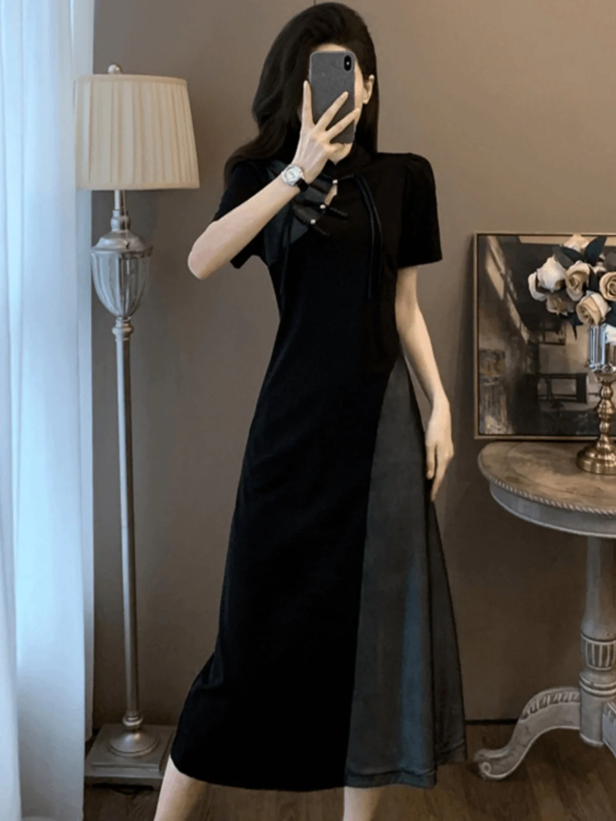 Elegant Black Short Sleeve Waist-Cinched Qipao Dress Chinese National Style New 2026 Summer Women's Fashion High-End Feeling
Elegant Black Short Sleeve Waist-Cinched Qipao Dress Chinese National Style New 2026 Summer Women's Fashion High-End Feeling