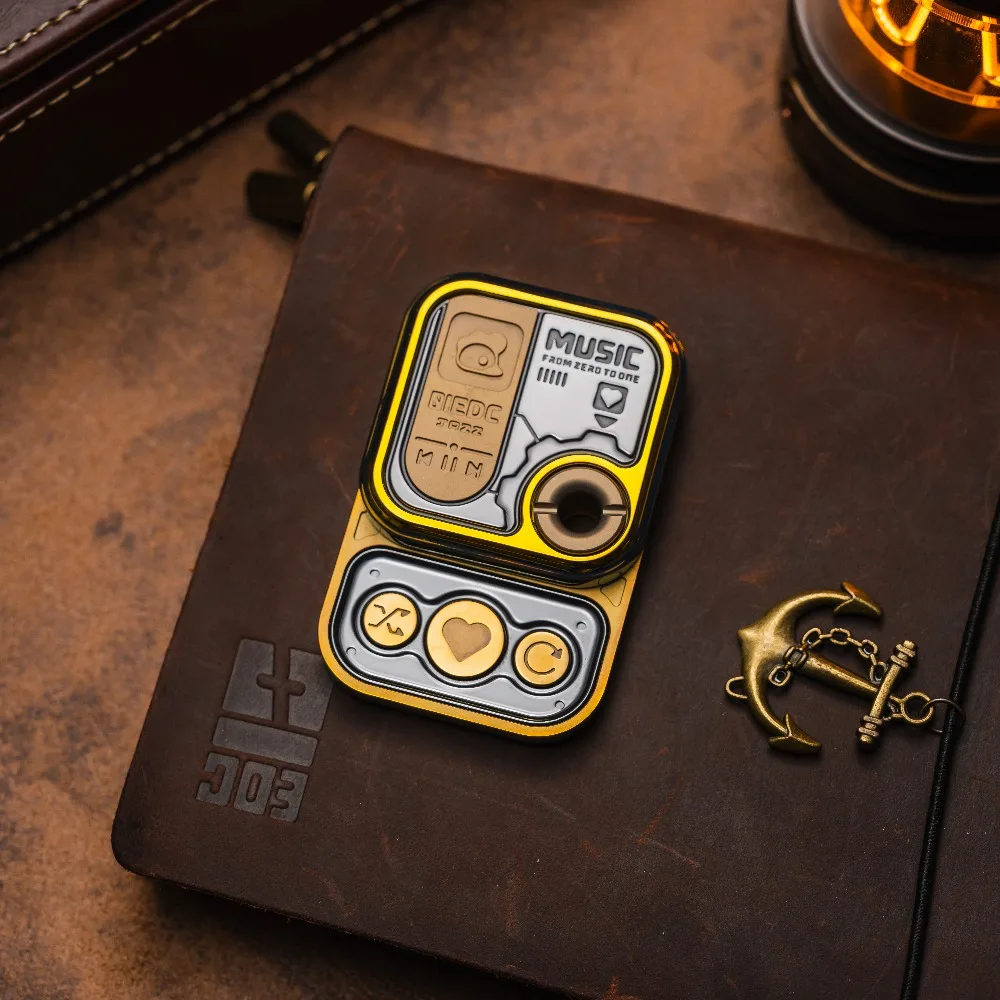 01edc Маленький квадратный ретро-плеер с боковым выдвижным механизмом и плотным тактильным откликом, модная игрушка-антистресс с карточкой для пальцевого скольжения
01edc Маленький квадратный ретро-плеер с боковым выдвижным механизмом и плотным тактильным откликом, модная игрушка-антистресс с карточкой для пальцевого скольжения